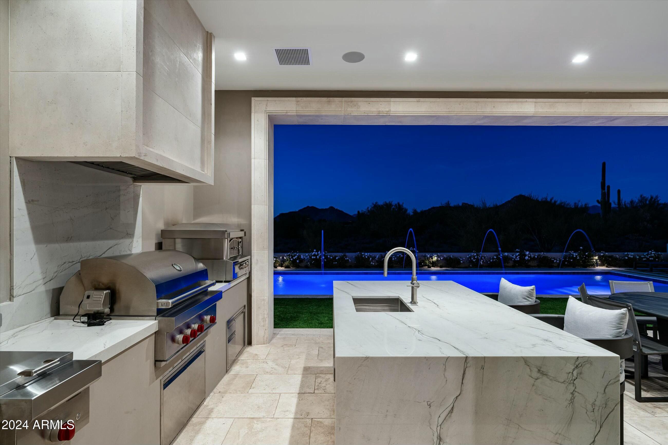 WHISPER ROCK - Residential