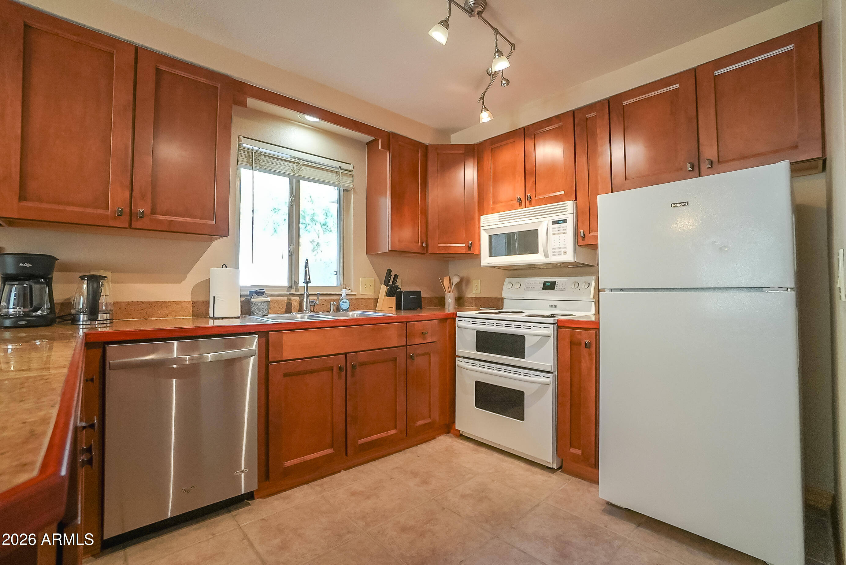KINGSDALE CONDOMINIUMS UNIT 9 - Residential