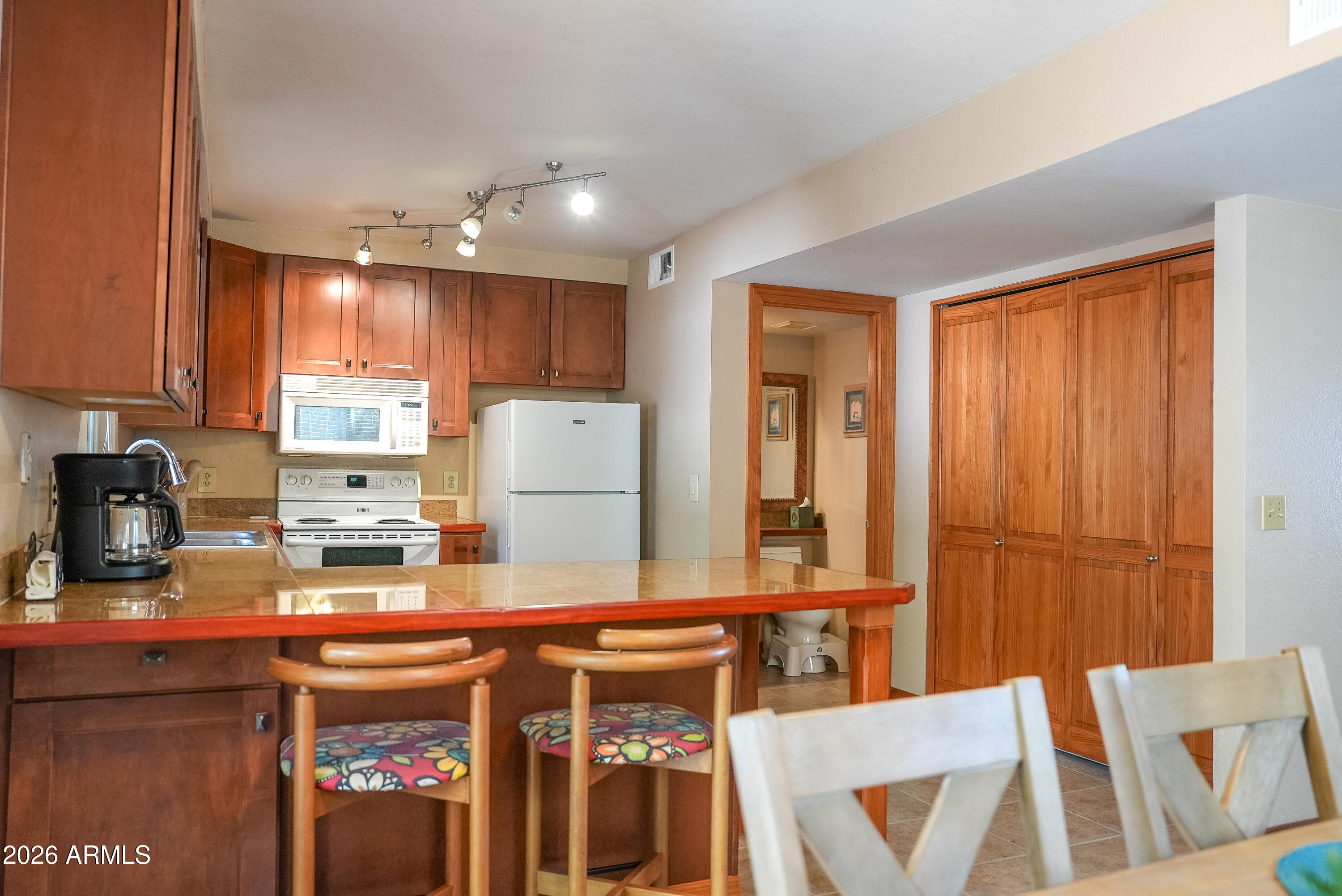 KINGSDALE CONDOMINIUMS UNIT 9 - Residential