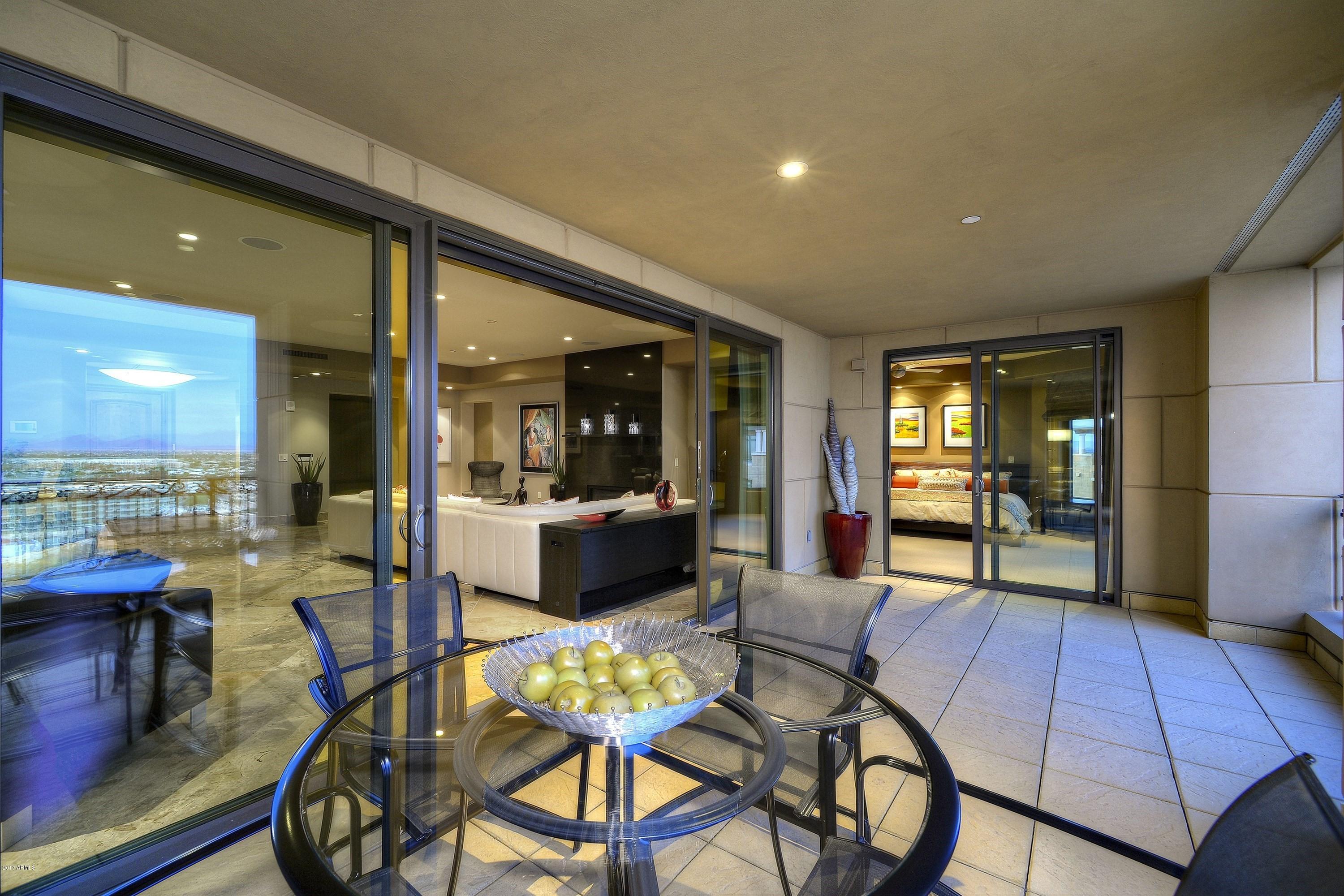 SCOTTSDALE WATERFRONT RESIDENCES - Residential