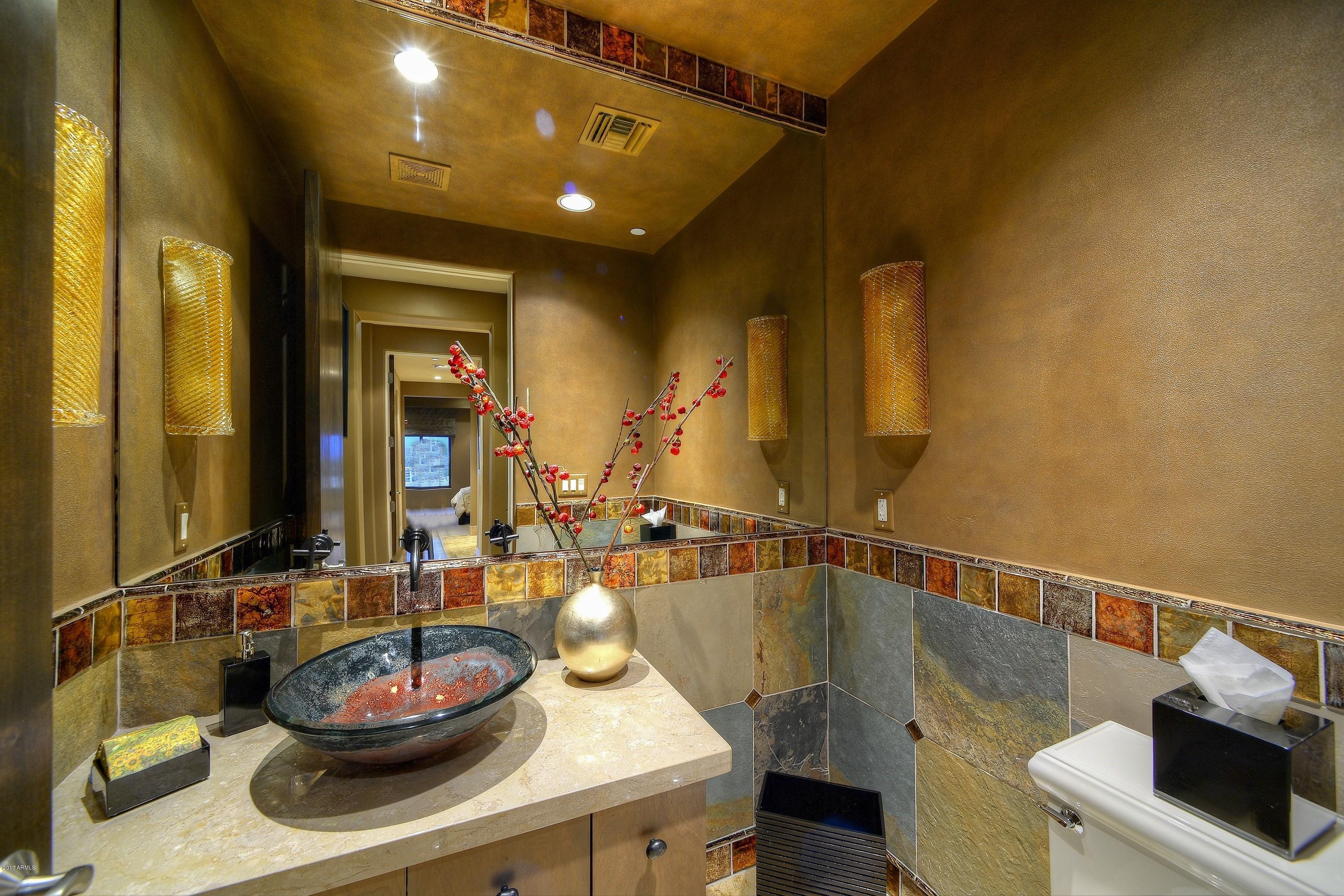 SCOTTSDALE WATERFRONT RESIDENCES - Residential