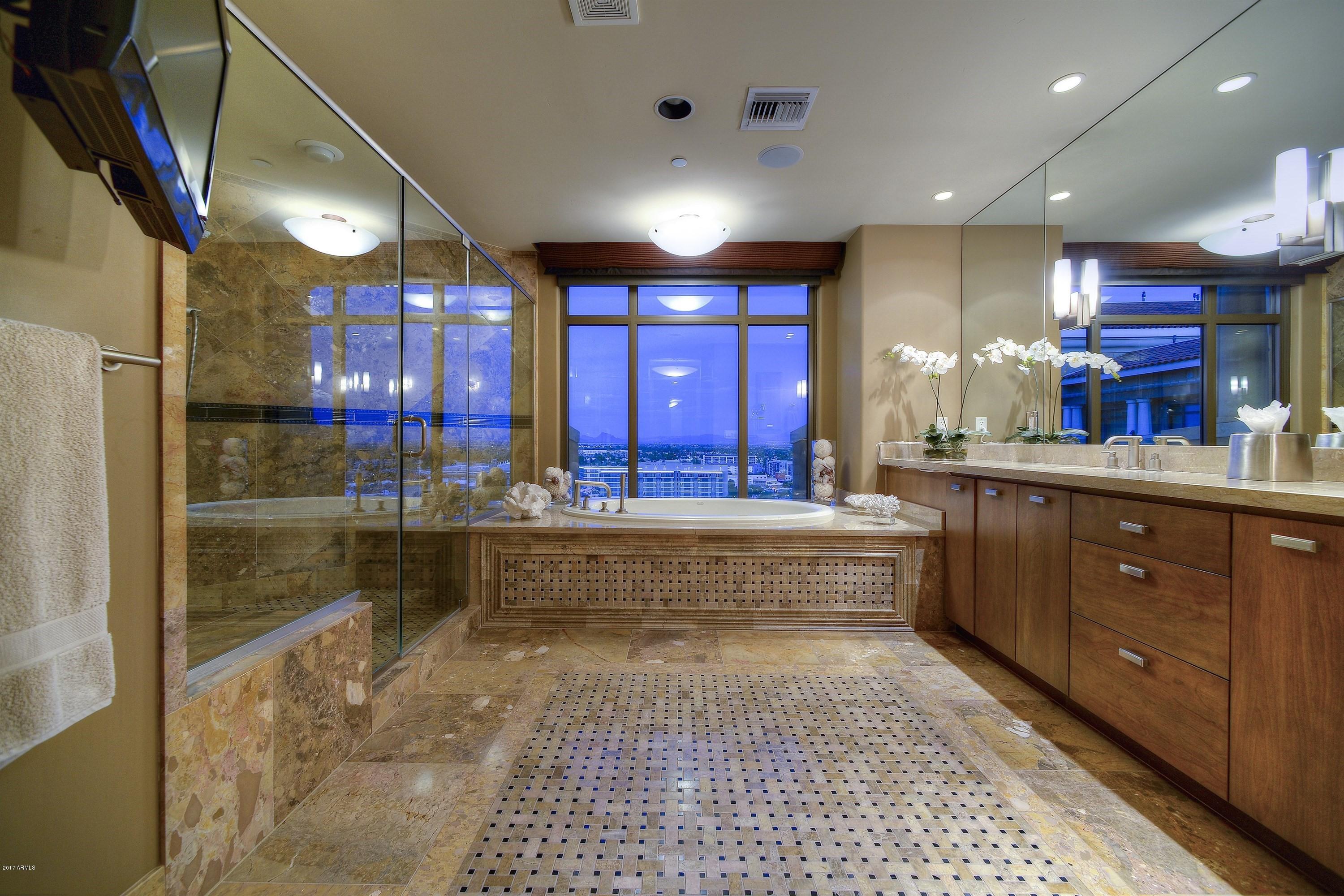 SCOTTSDALE WATERFRONT RESIDENCES - Residential