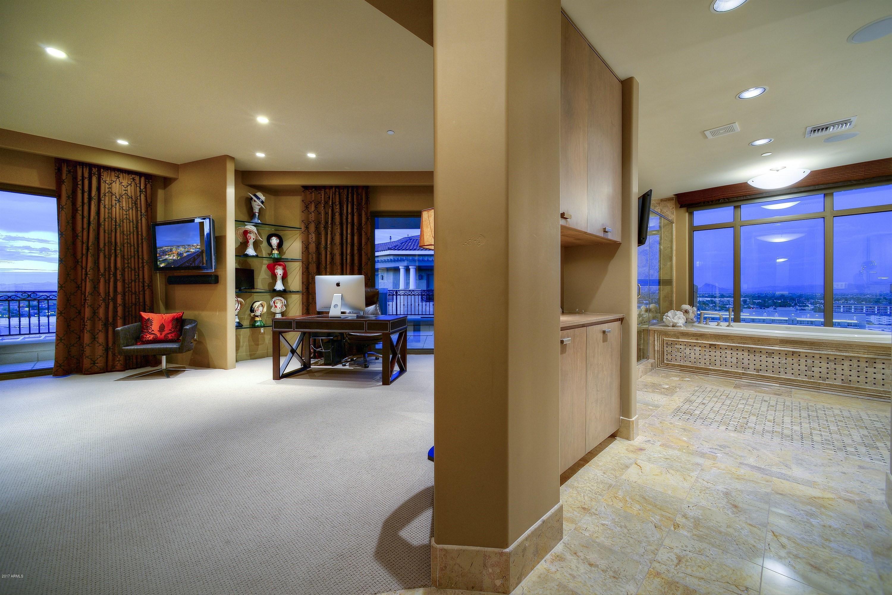 SCOTTSDALE WATERFRONT RESIDENCES - Residential