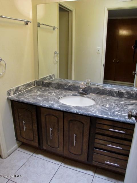 TOWN & COUNTRY ESTATES - Residential Lease