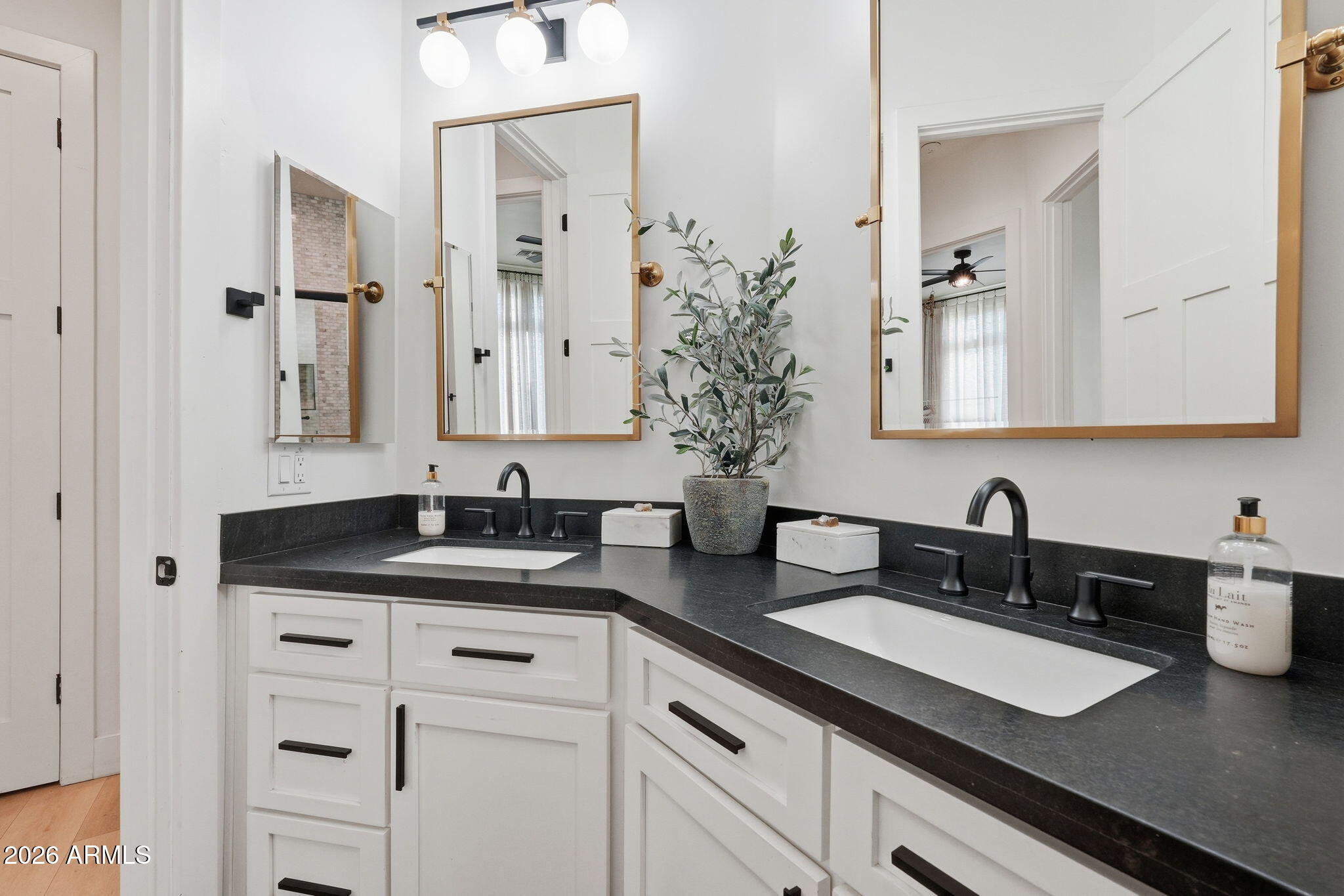 ENCANTO REAL - Residential