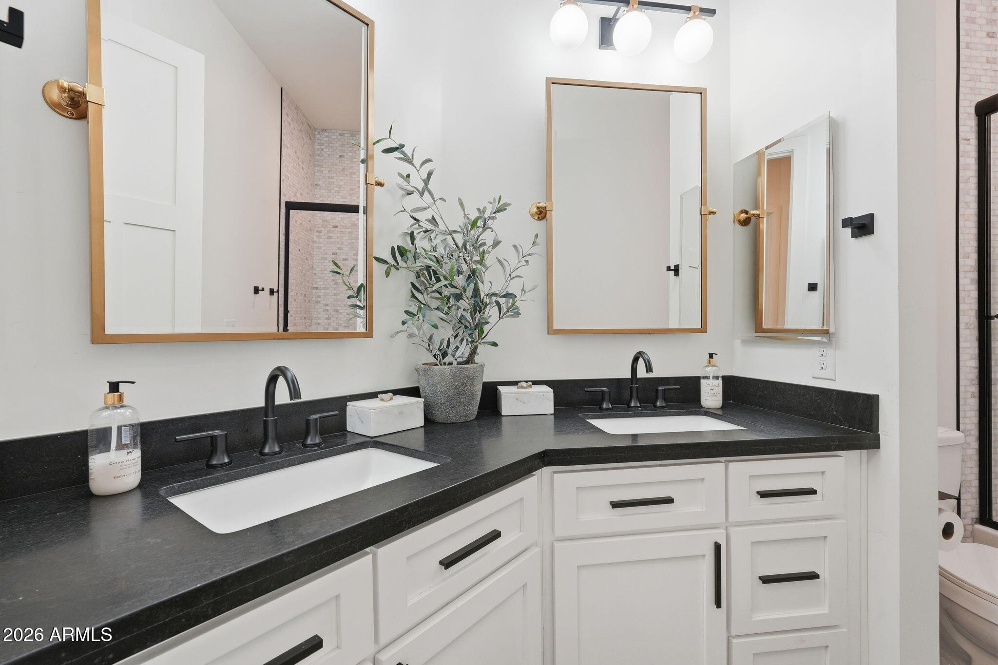 ENCANTO REAL - Residential