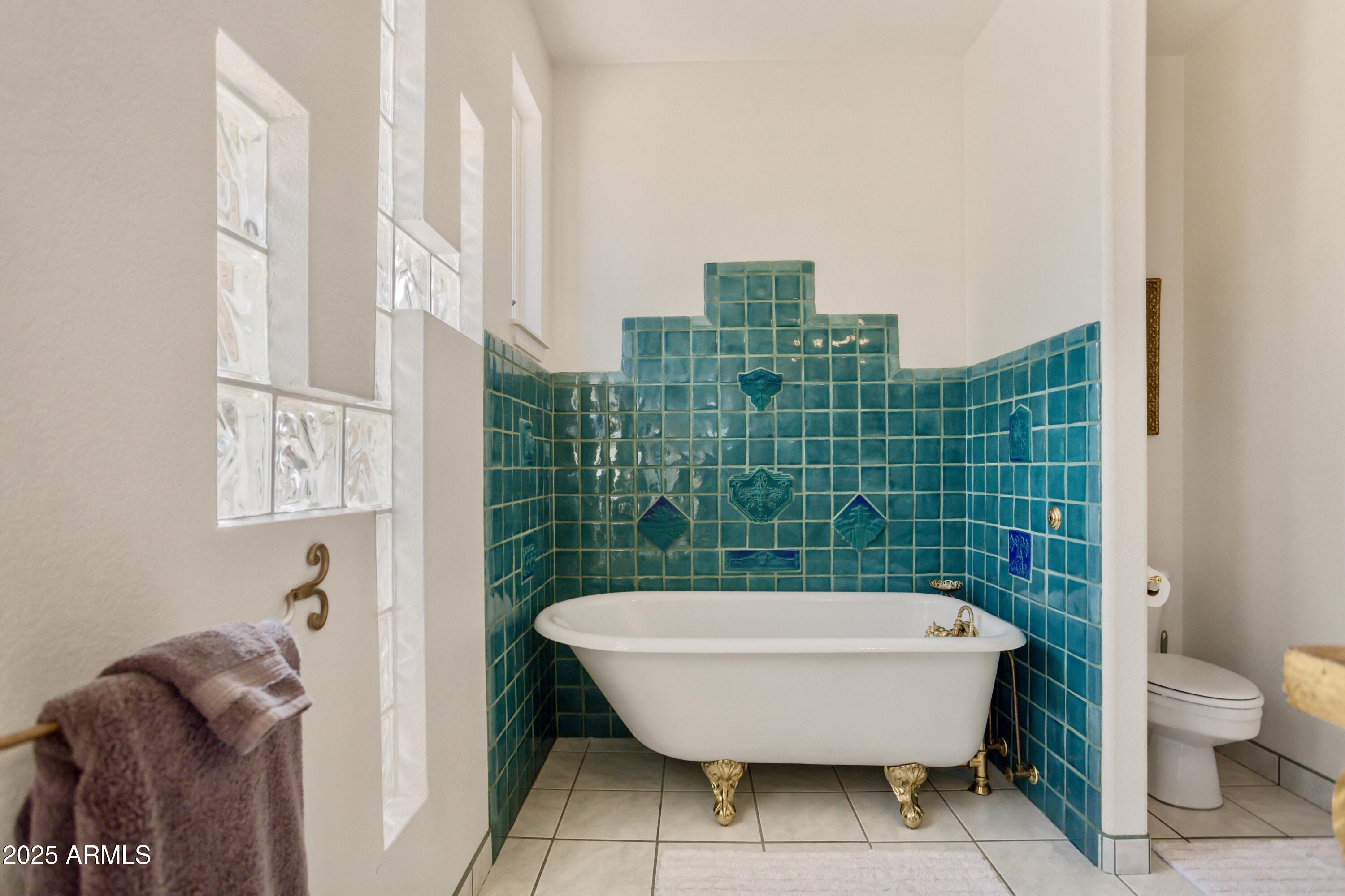 EXECUTIVE ACRES - Residential