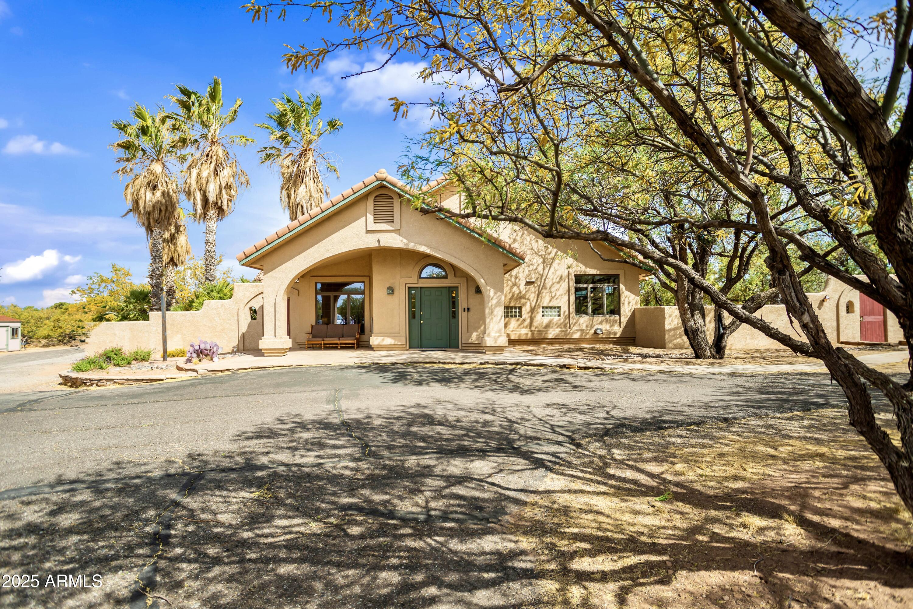EXECUTIVE ACRES - Residential