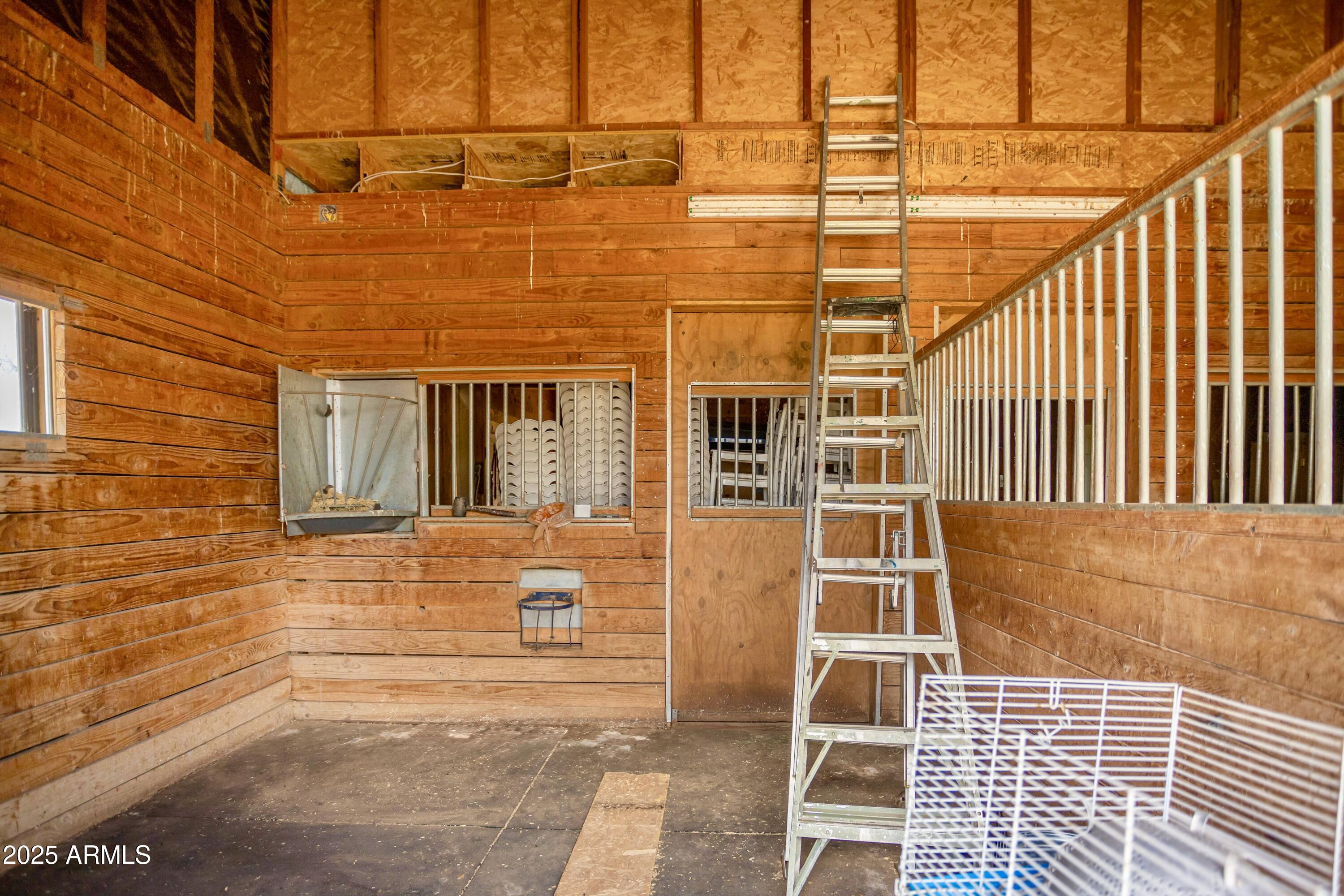 EXECUTIVE ACRES - Residential