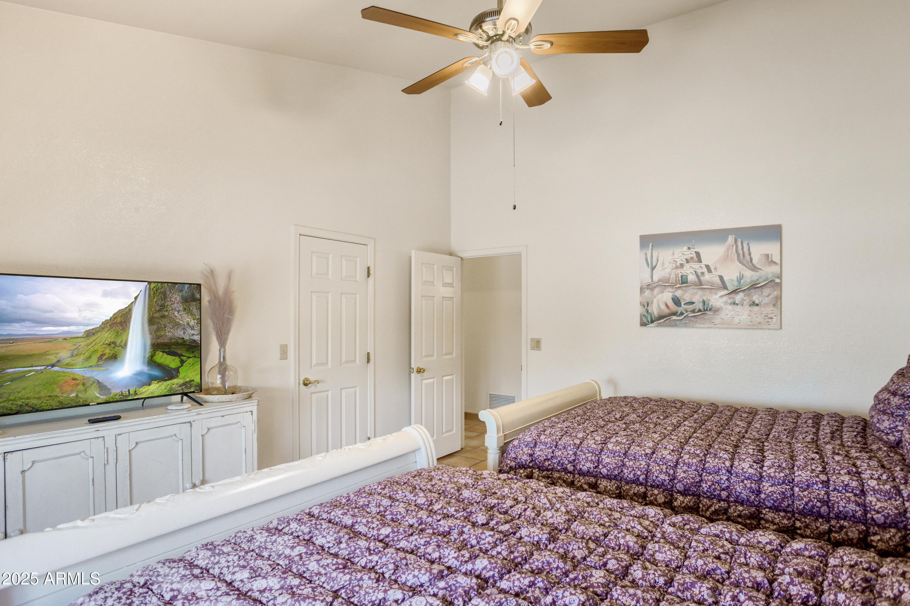 EXECUTIVE ACRES - Residential