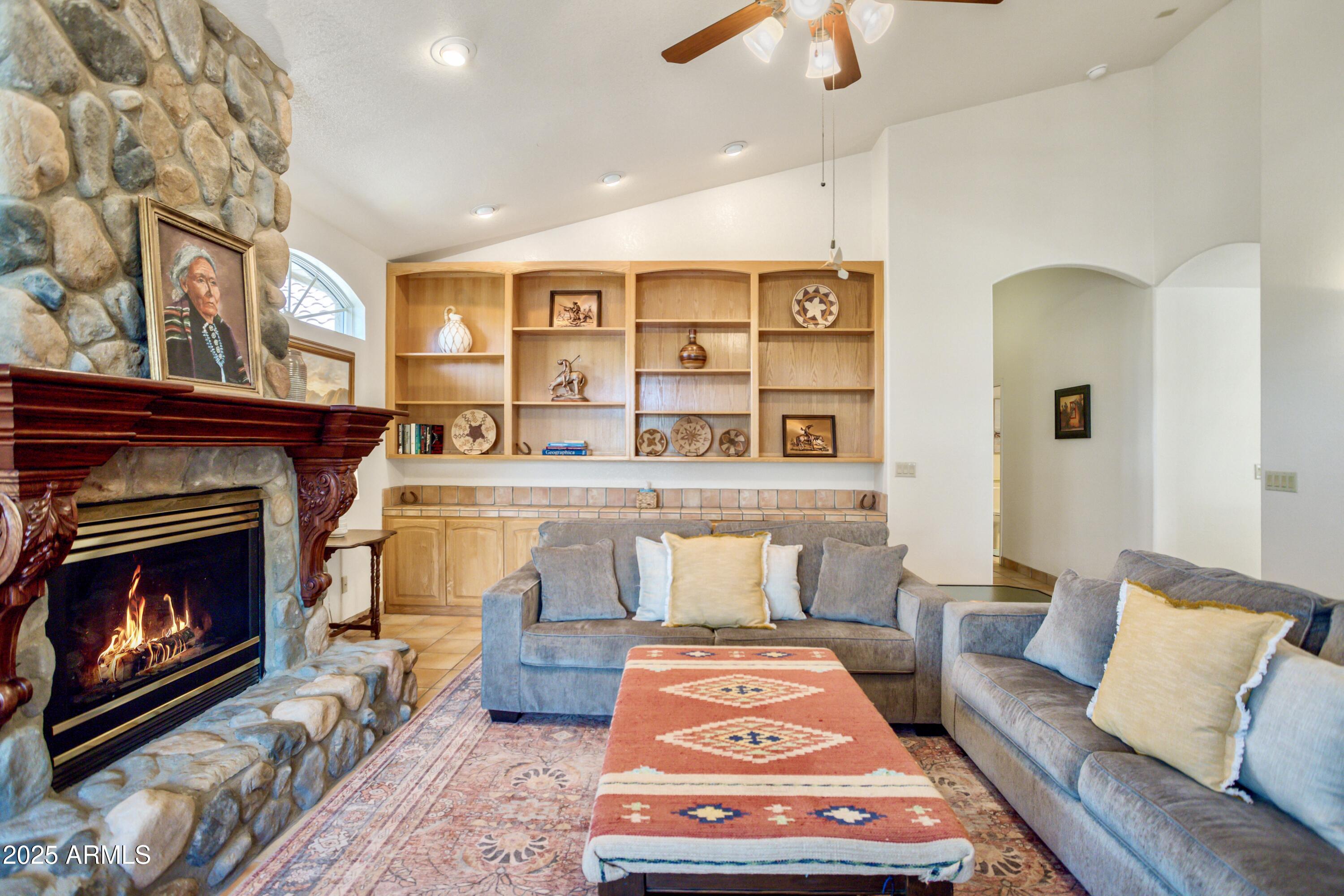 EXECUTIVE ACRES - Residential