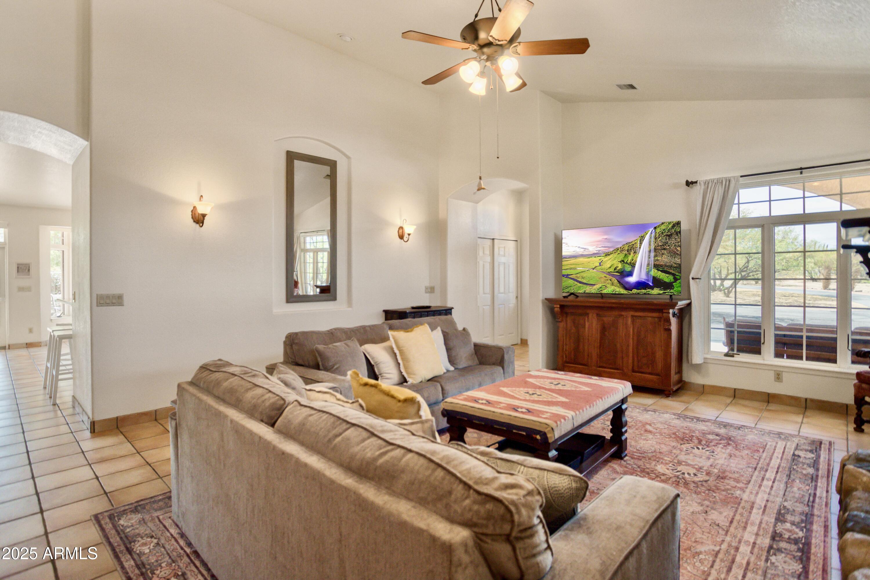 EXECUTIVE ACRES - Residential