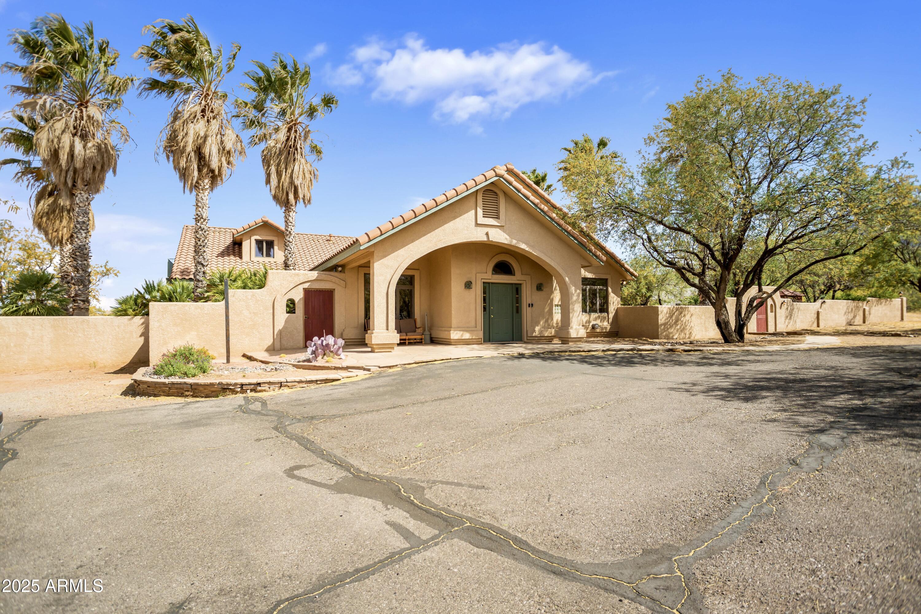 EXECUTIVE ACRES - Residential