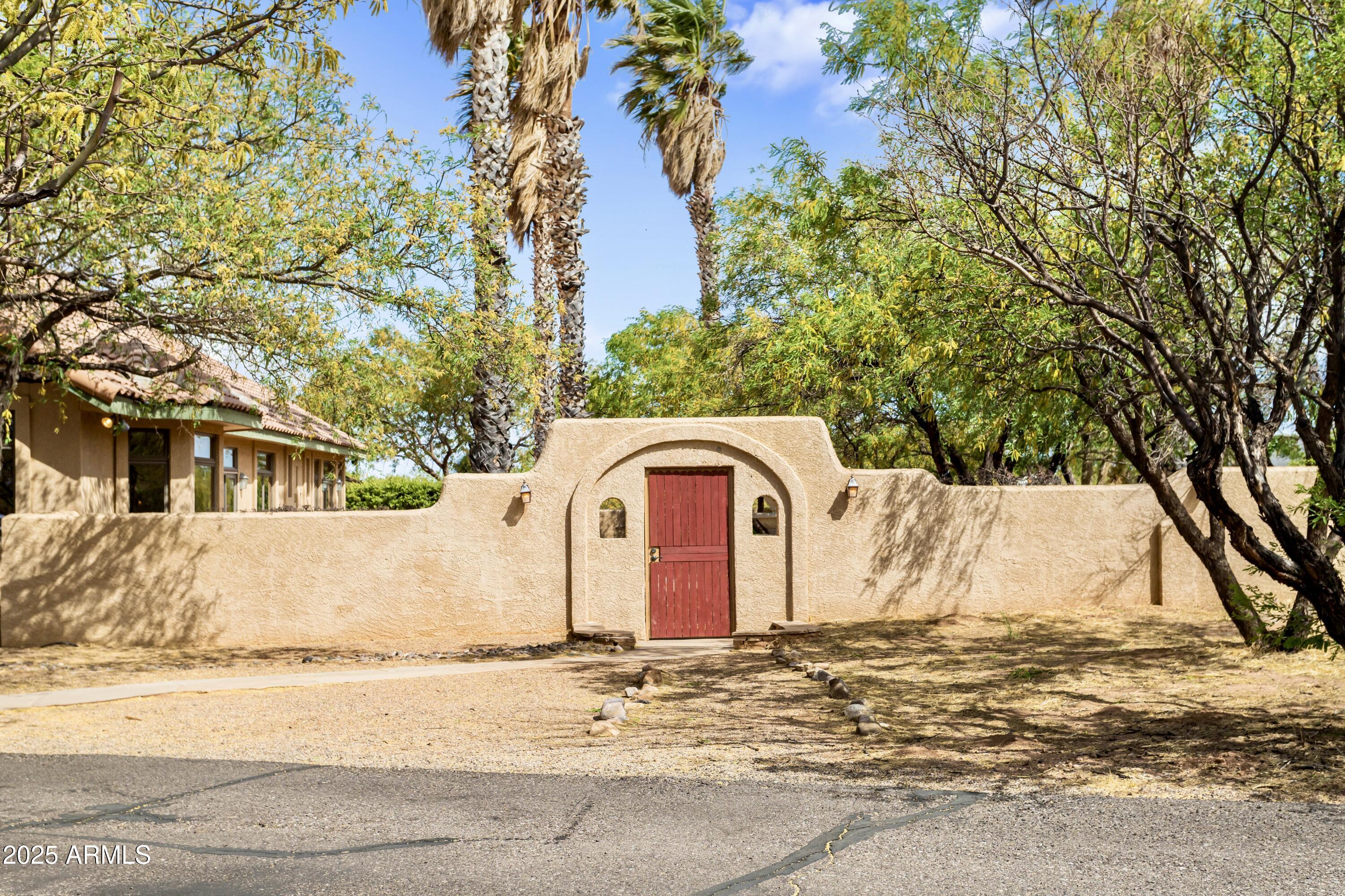 EXECUTIVE ACRES - Residential