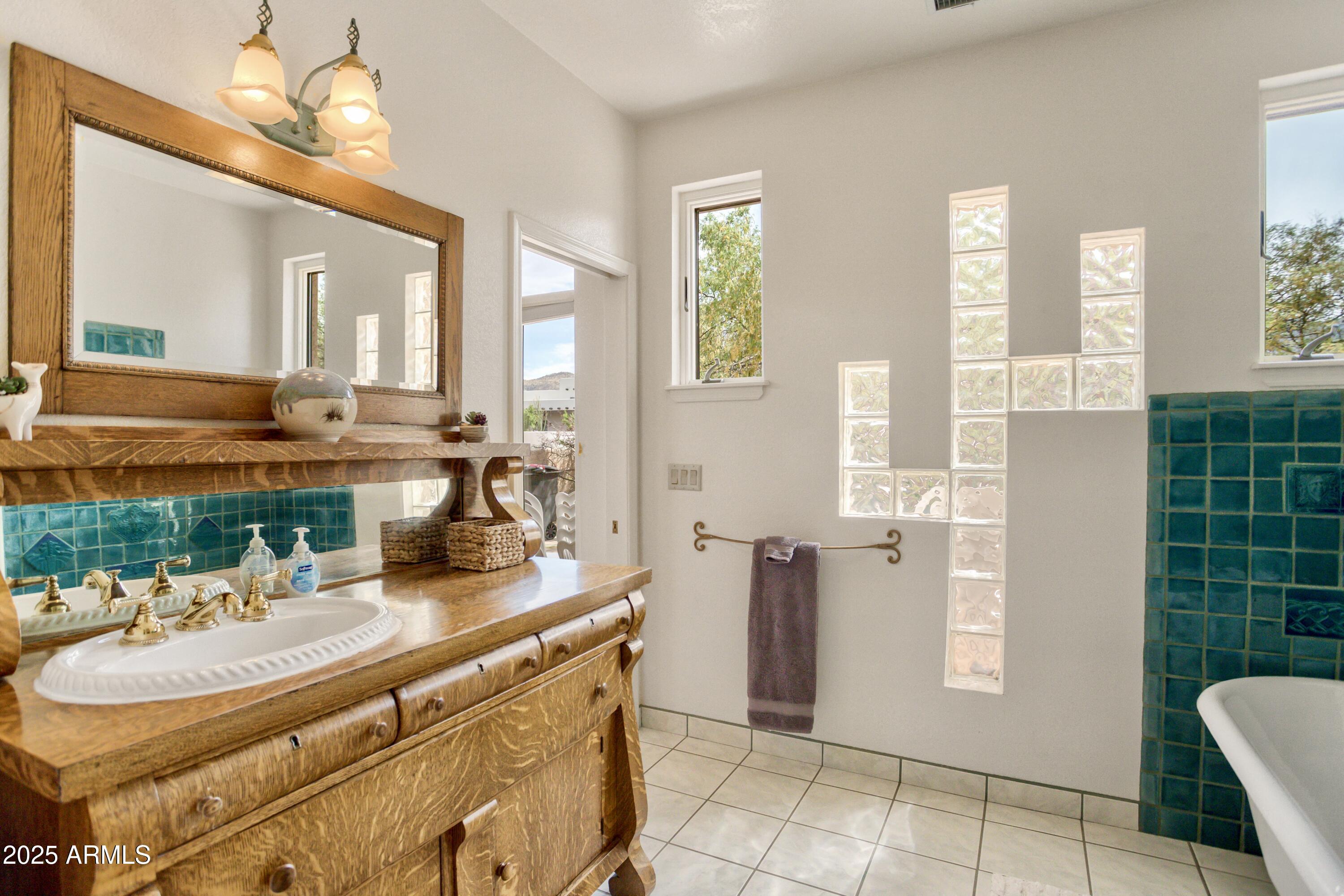 EXECUTIVE ACRES - Residential