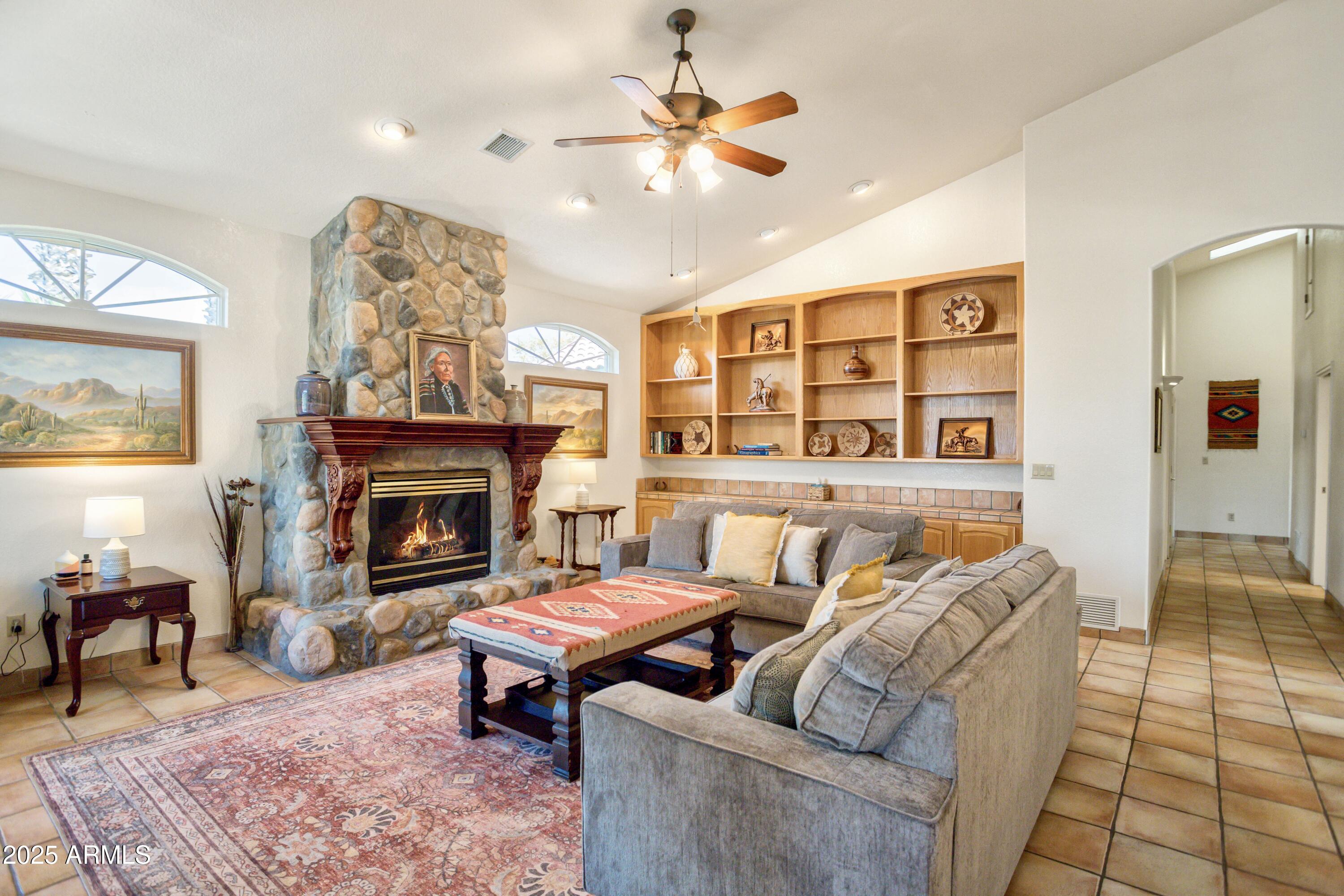 EXECUTIVE ACRES - Residential