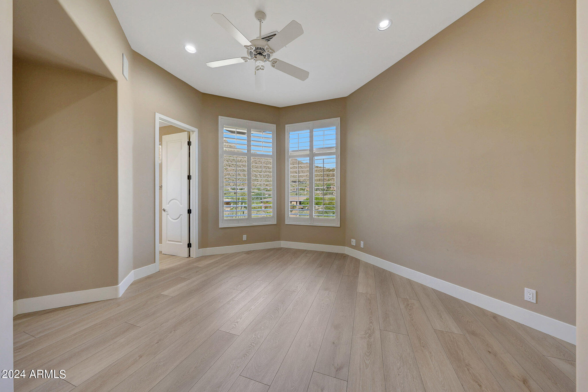 SCOTTSDALE MOUNTAIN - Residential