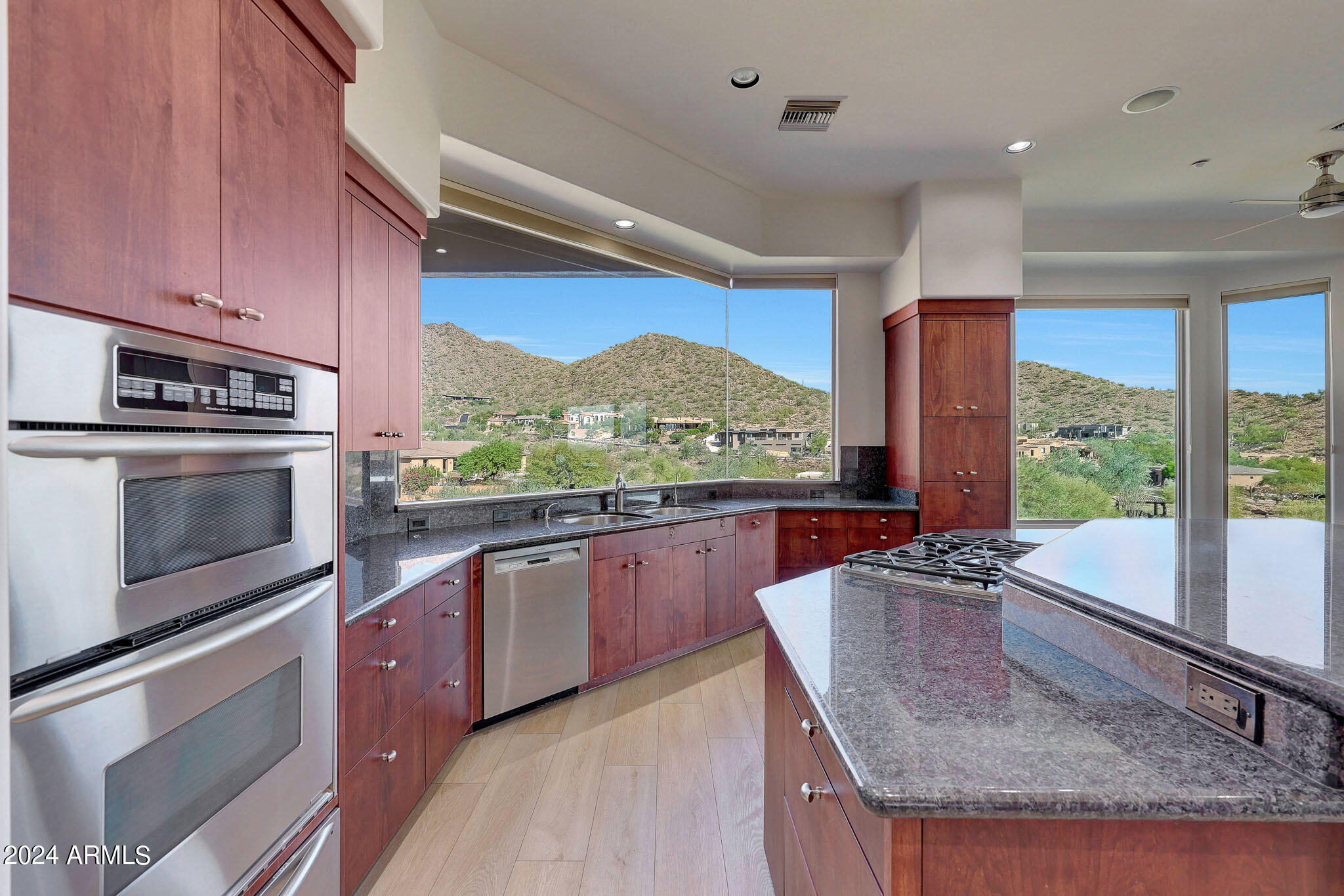 SCOTTSDALE MOUNTAIN - Residential