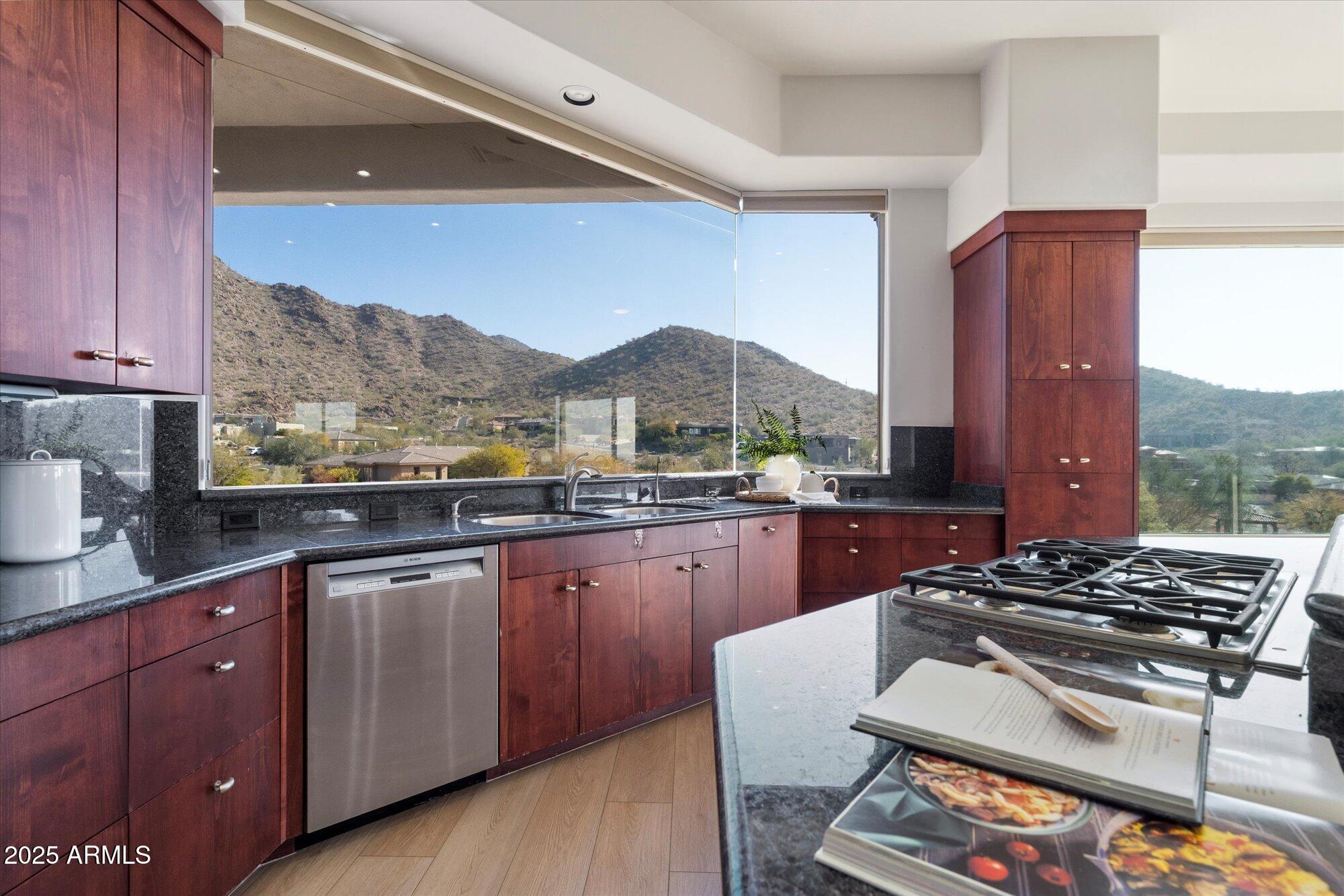 SCOTTSDALE MOUNTAIN - Residential