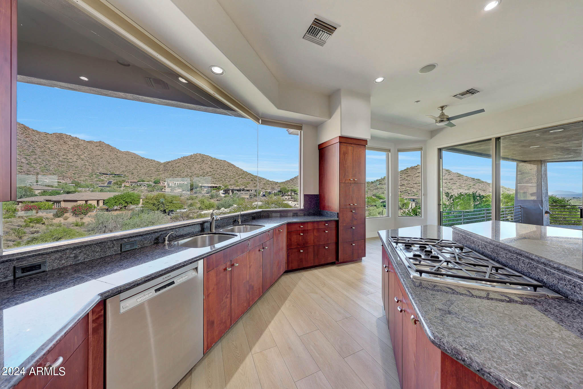 SCOTTSDALE MOUNTAIN - Residential