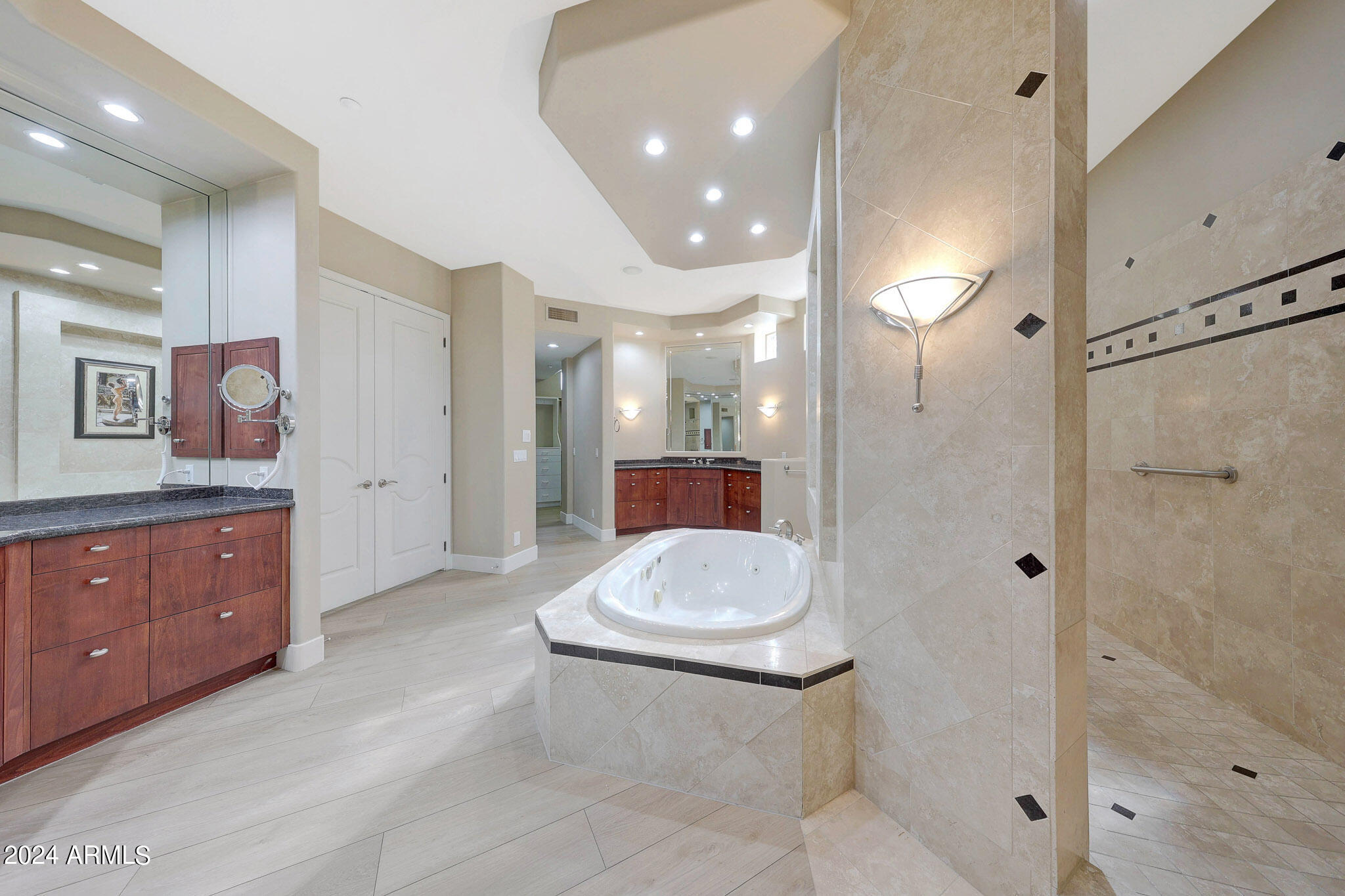 SCOTTSDALE MOUNTAIN - Residential