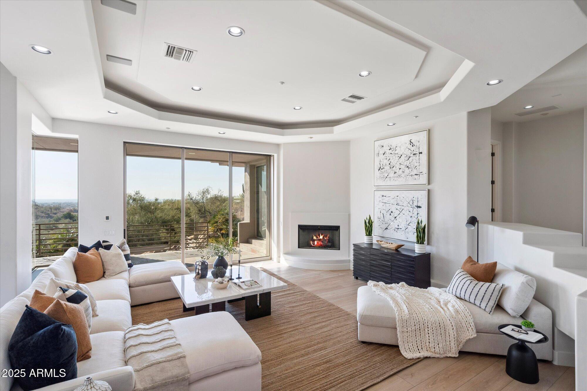 SCOTTSDALE MOUNTAIN - Residential