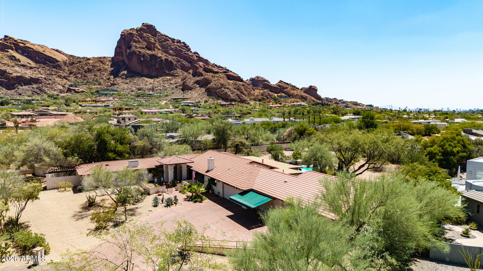 CAMELBACK MANOR - Residential