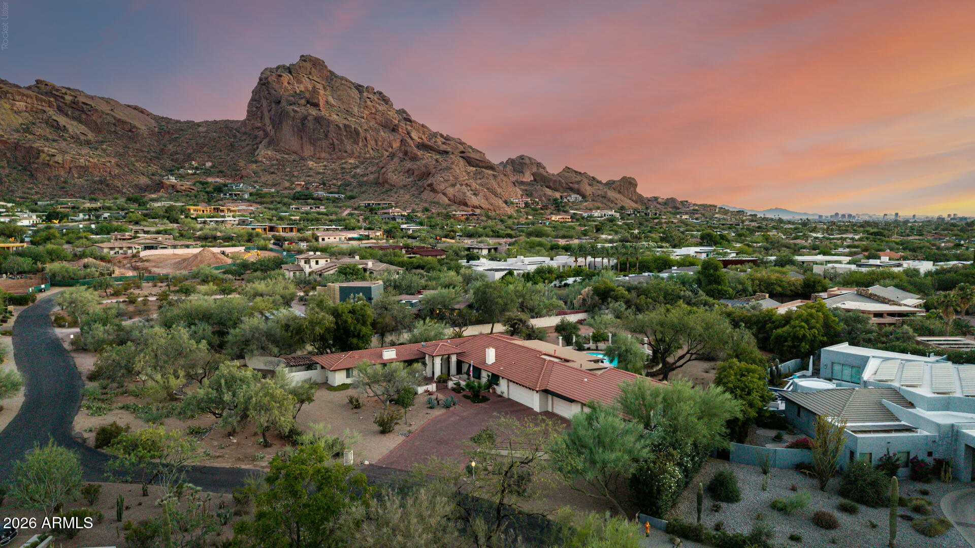 CAMELBACK MANOR - Residential