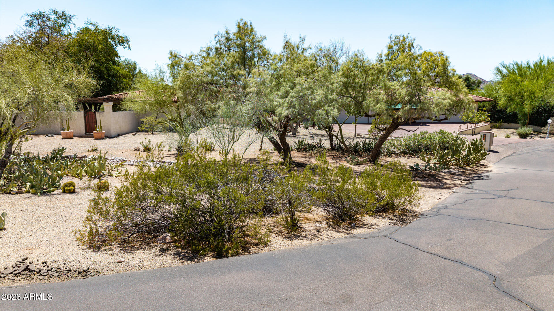 CAMELBACK MANOR - Residential