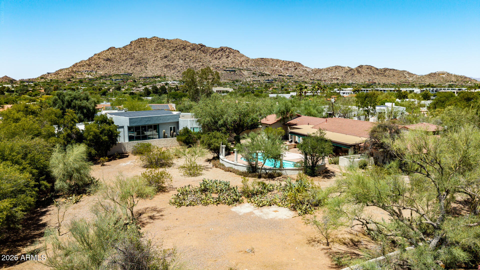 CAMELBACK MANOR - Residential