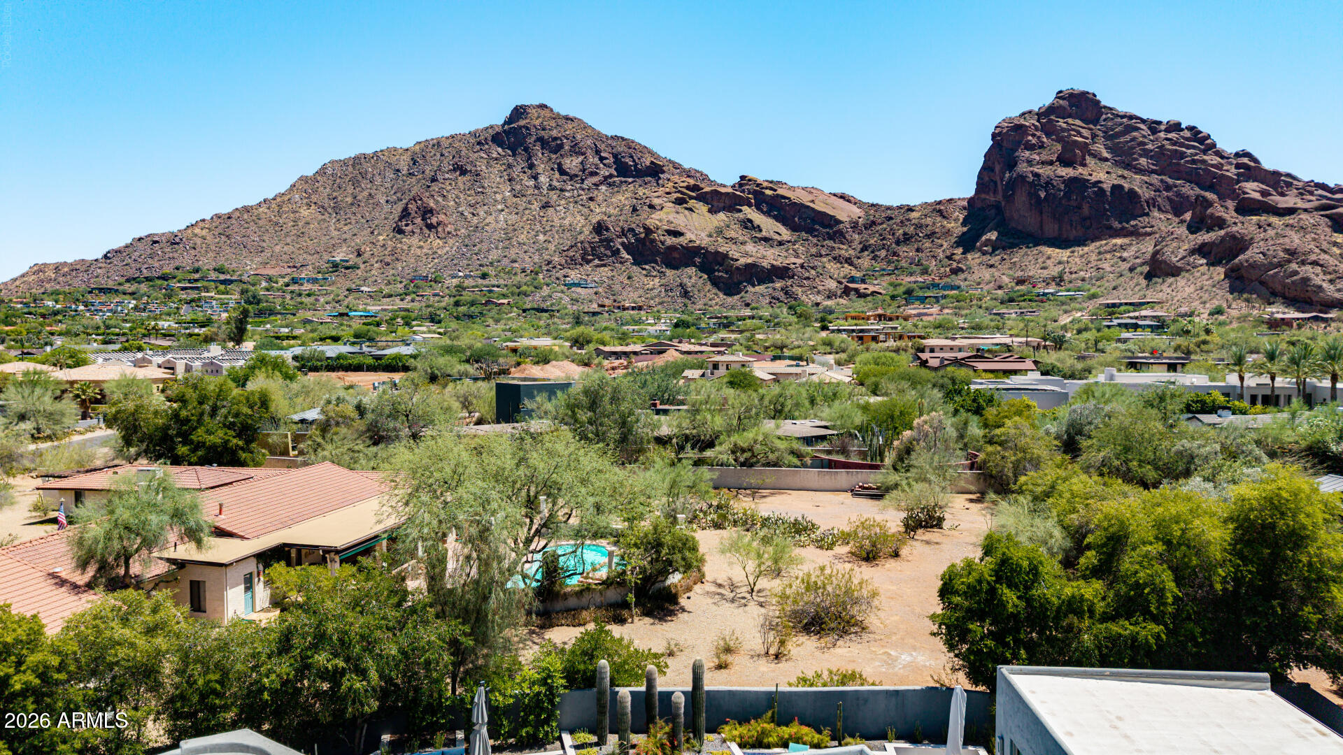 CAMELBACK MANOR - Residential