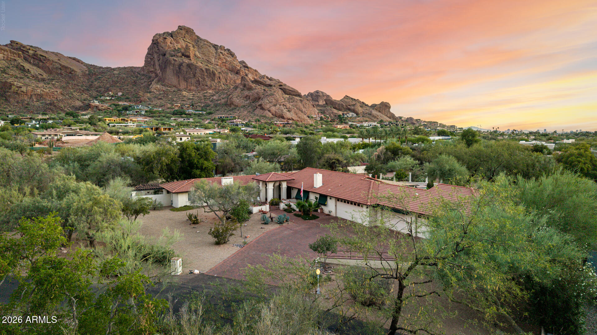 CAMELBACK MANOR - Residential