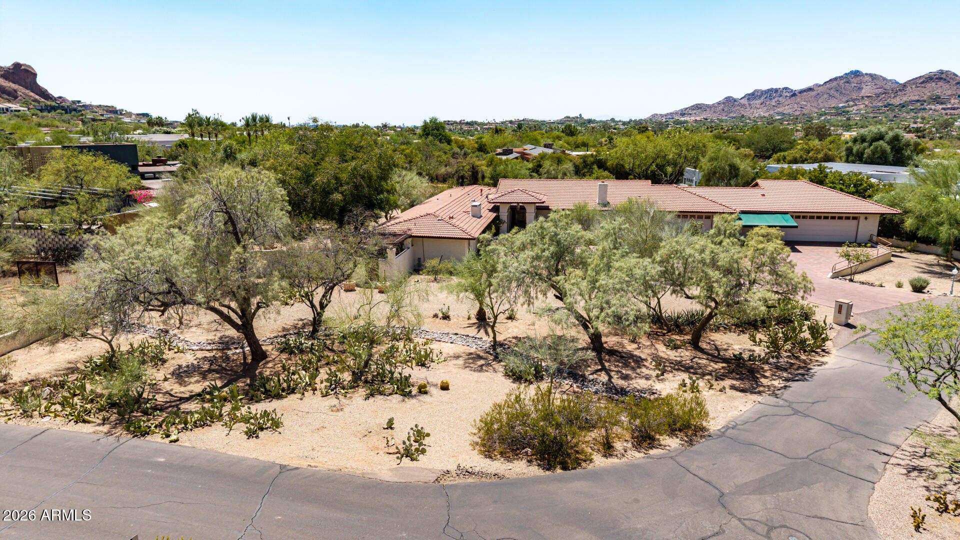 CAMELBACK MANOR - Residential