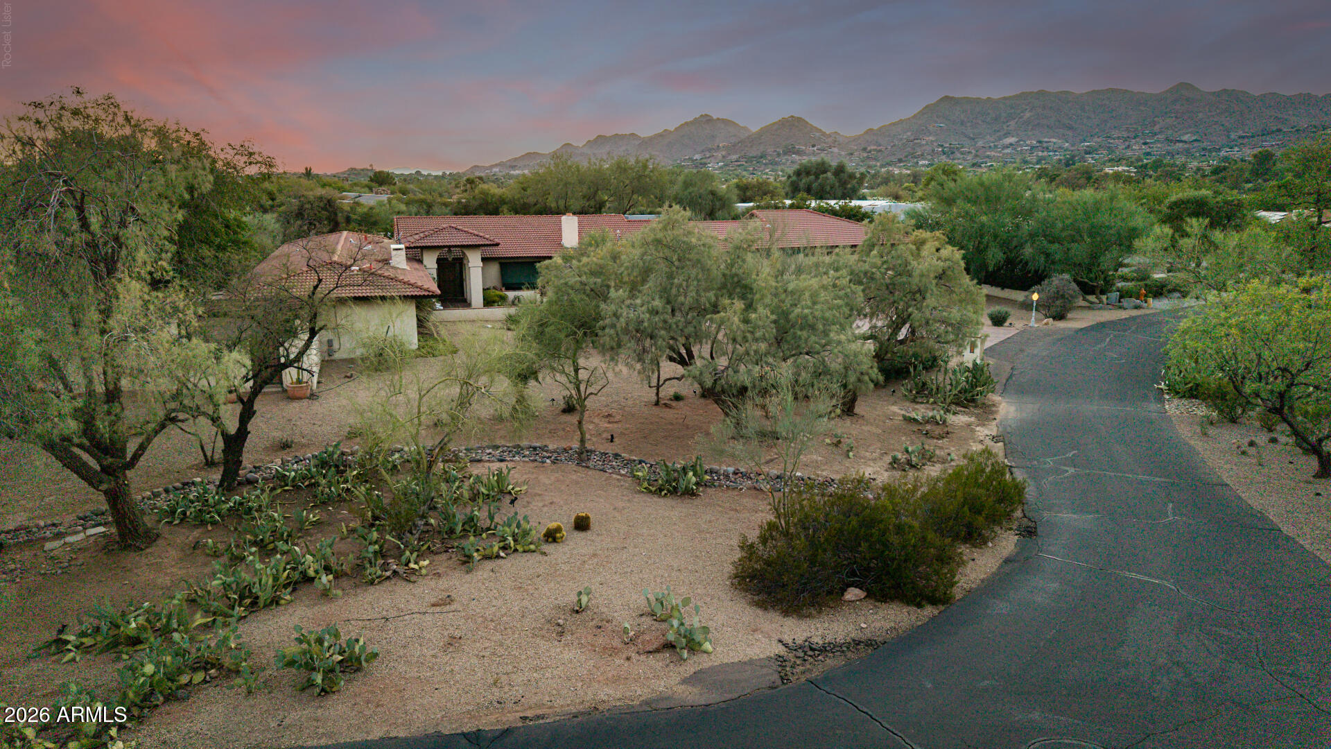 CAMELBACK MANOR - Residential
