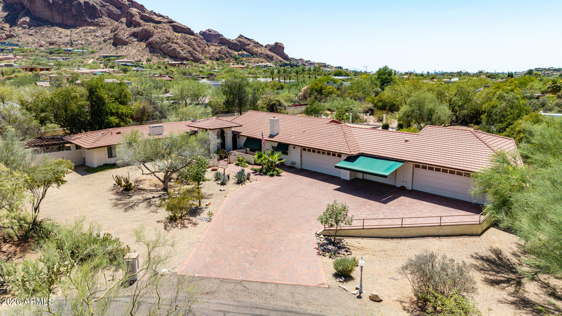 CAMELBACK MANOR - Residential