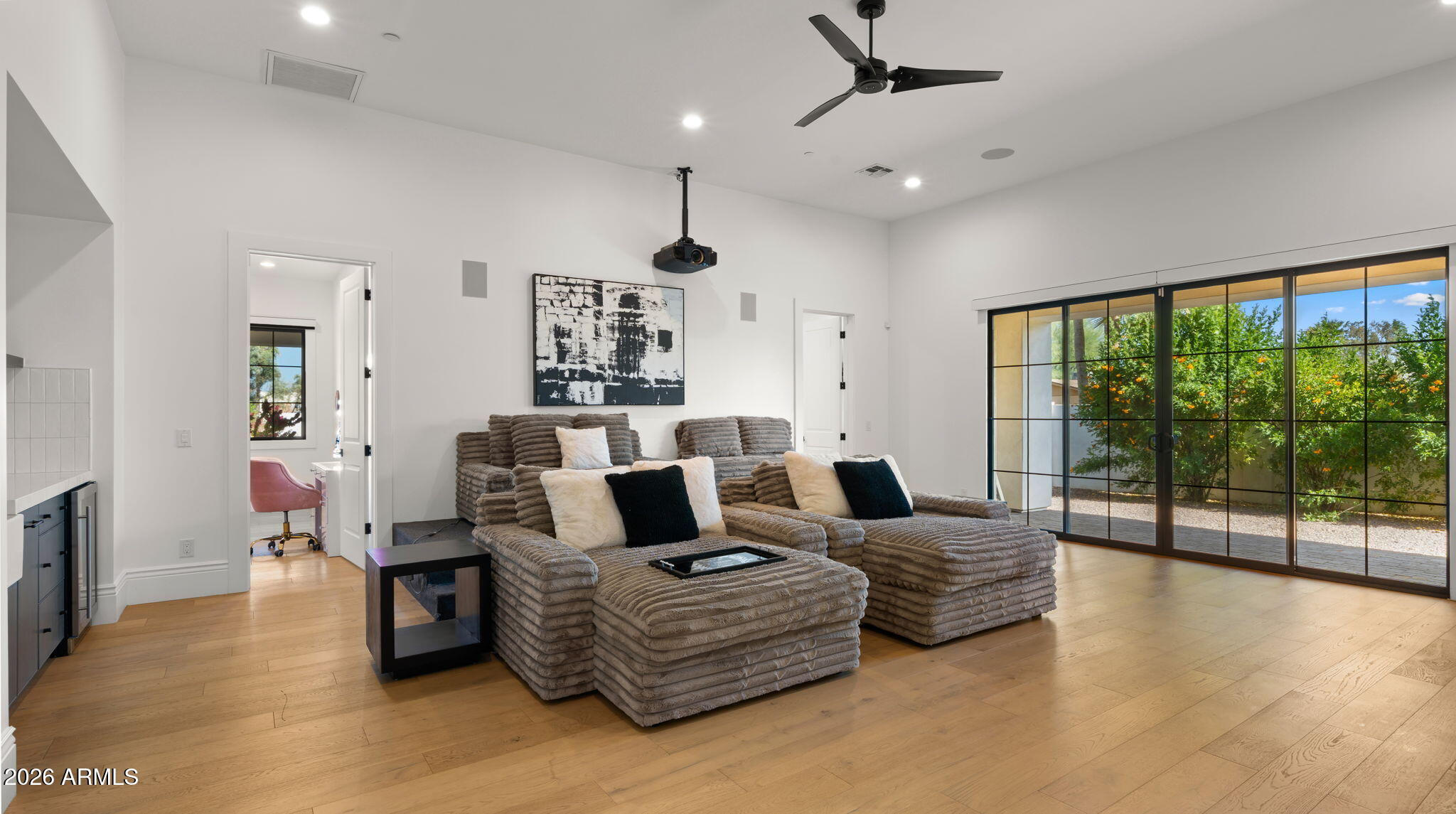 LOR VILLA ESTATES - Residential