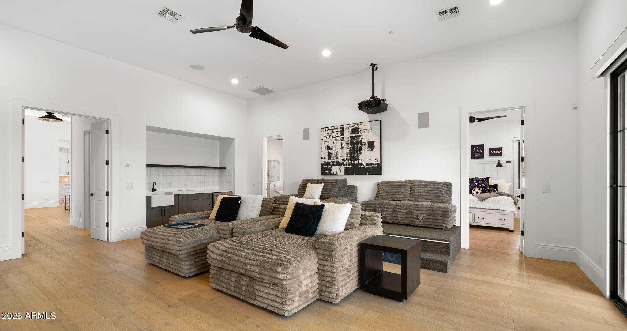 LOR VILLA ESTATES - Residential