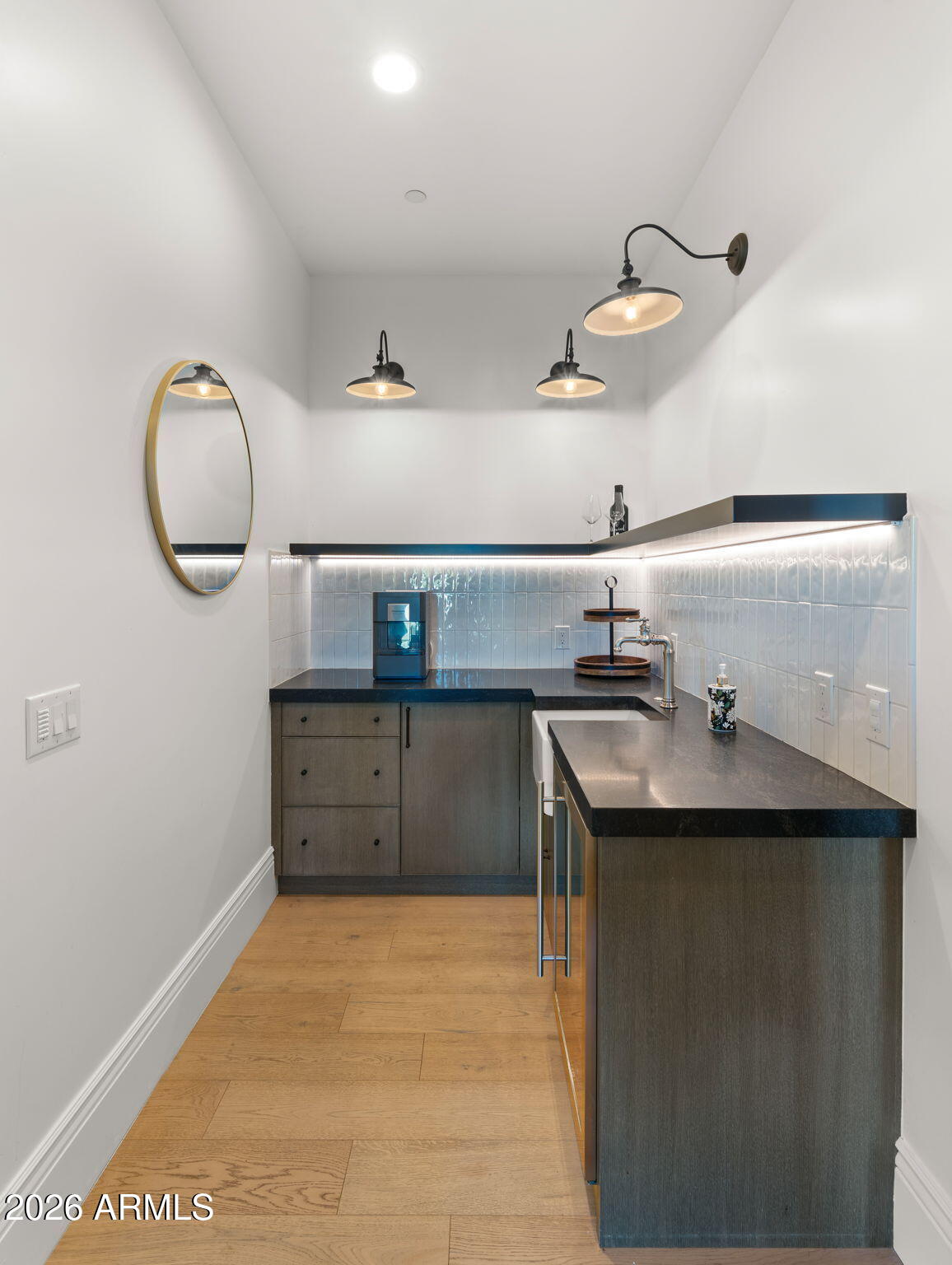 LOR VILLA ESTATES - Residential