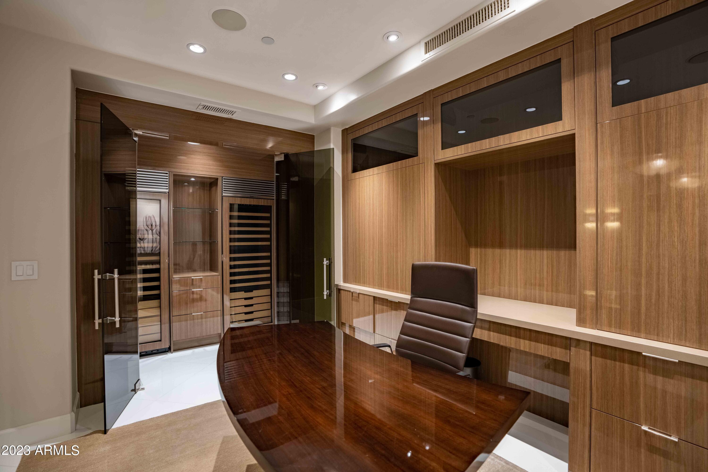 SCOTTSDALE WATERFRONT RESIDENCES - Residential