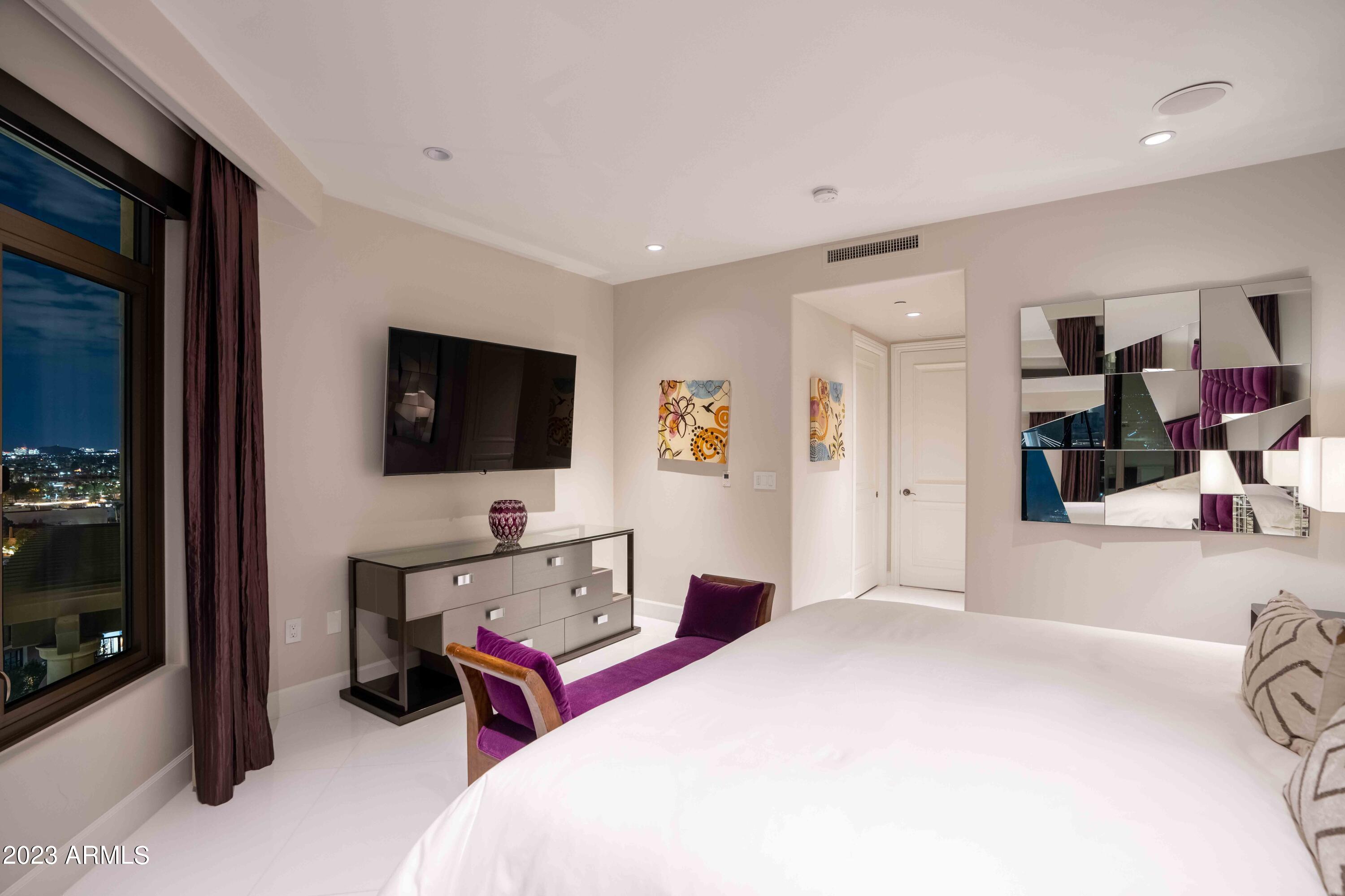 SCOTTSDALE WATERFRONT RESIDENCES - Residential