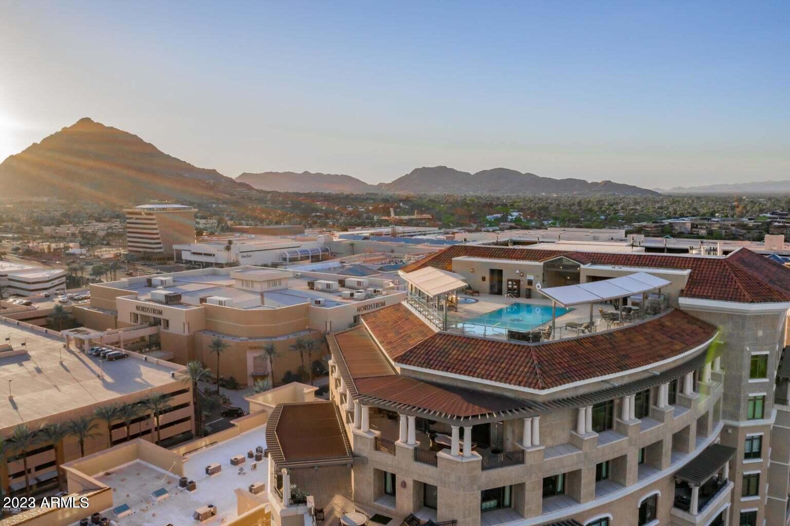 SCOTTSDALE WATERFRONT RESIDENCES - Residential