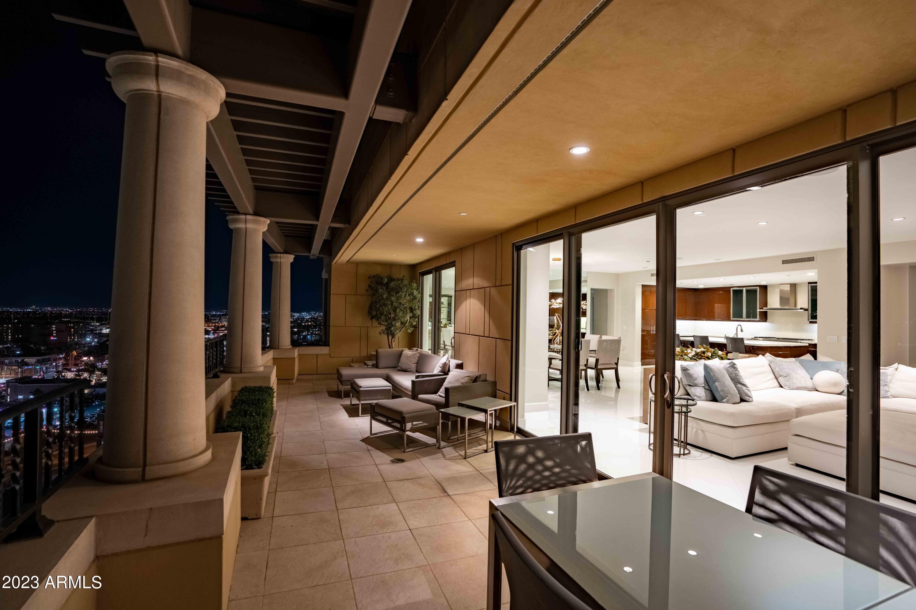 SCOTTSDALE WATERFRONT RESIDENCES - Residential