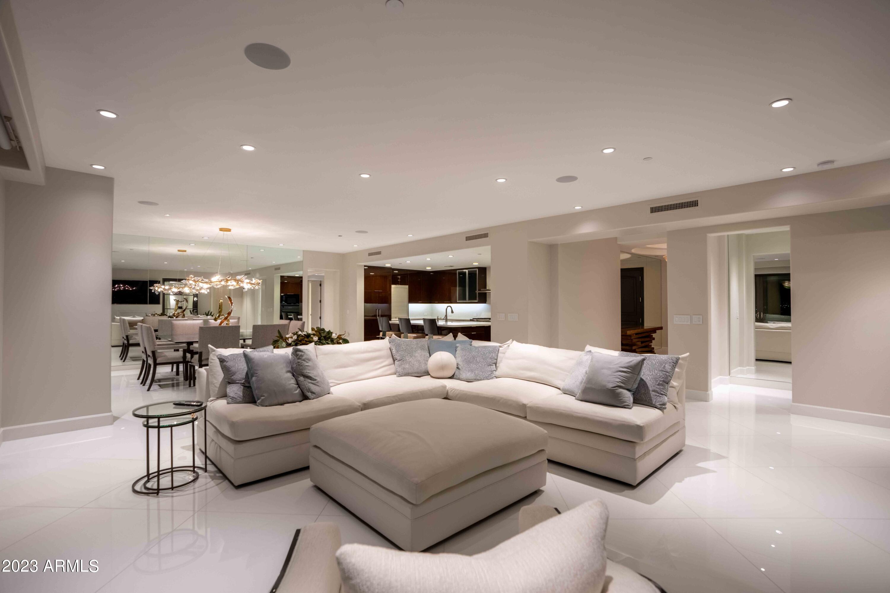 SCOTTSDALE WATERFRONT RESIDENCES - Residential