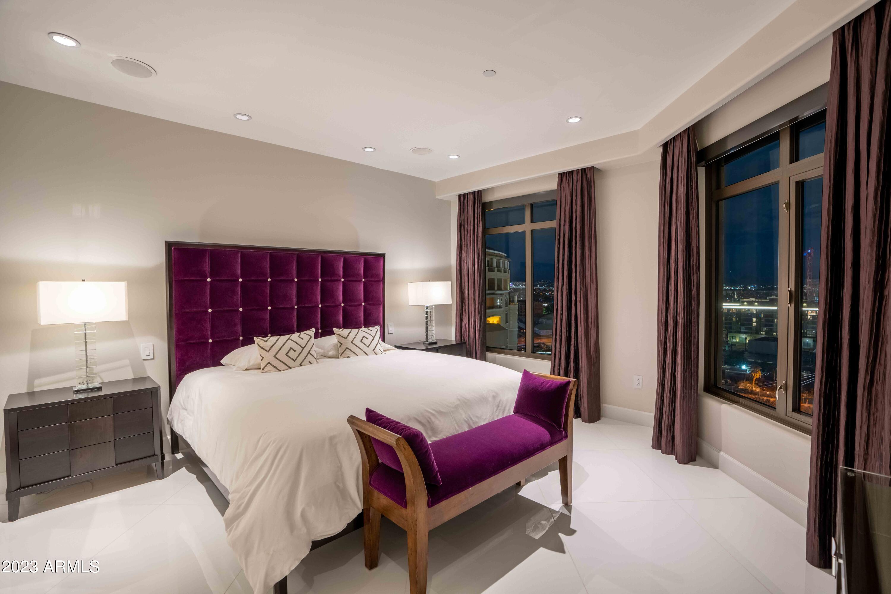 SCOTTSDALE WATERFRONT RESIDENCES - Residential