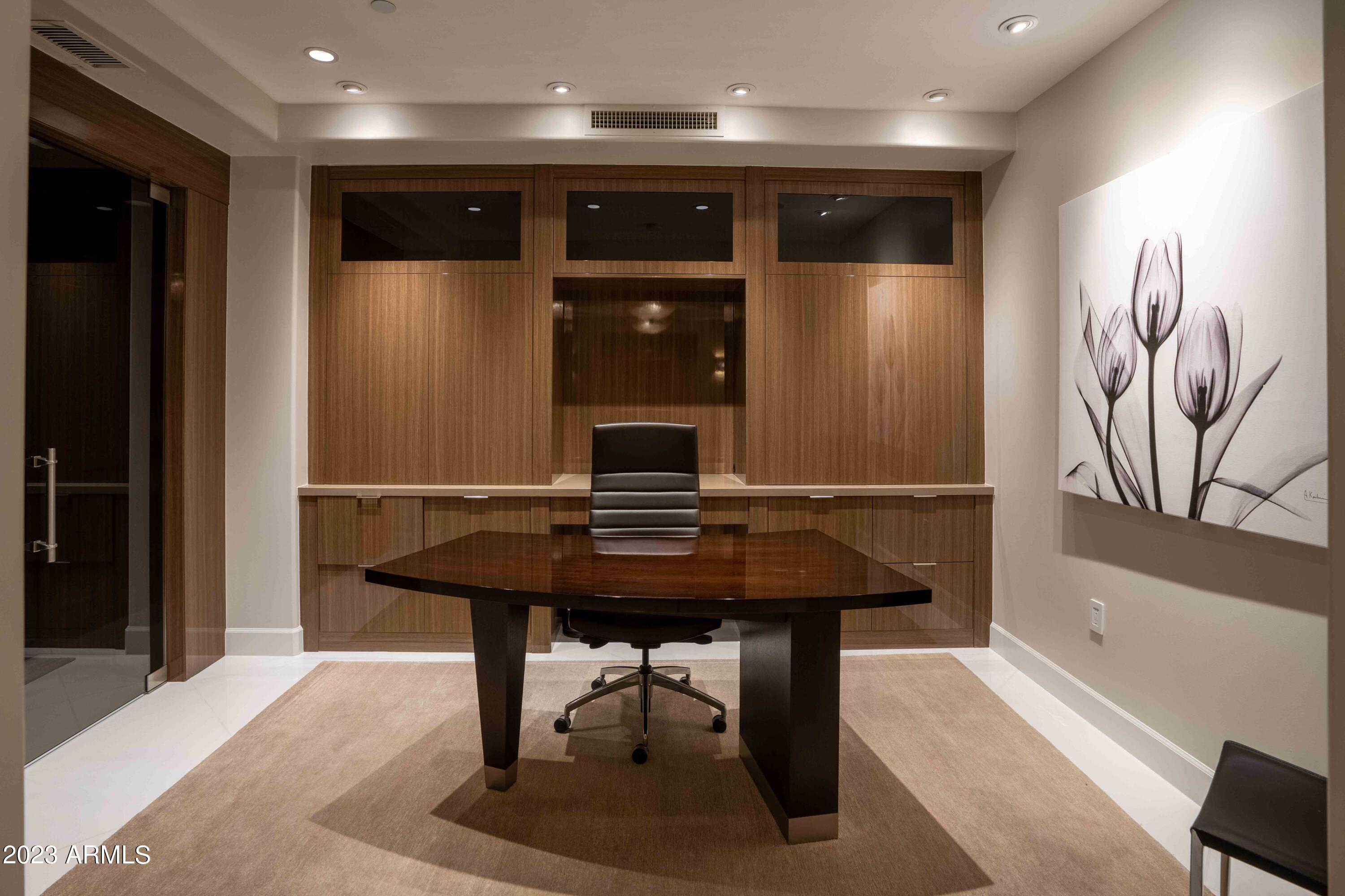 SCOTTSDALE WATERFRONT RESIDENCES - Residential