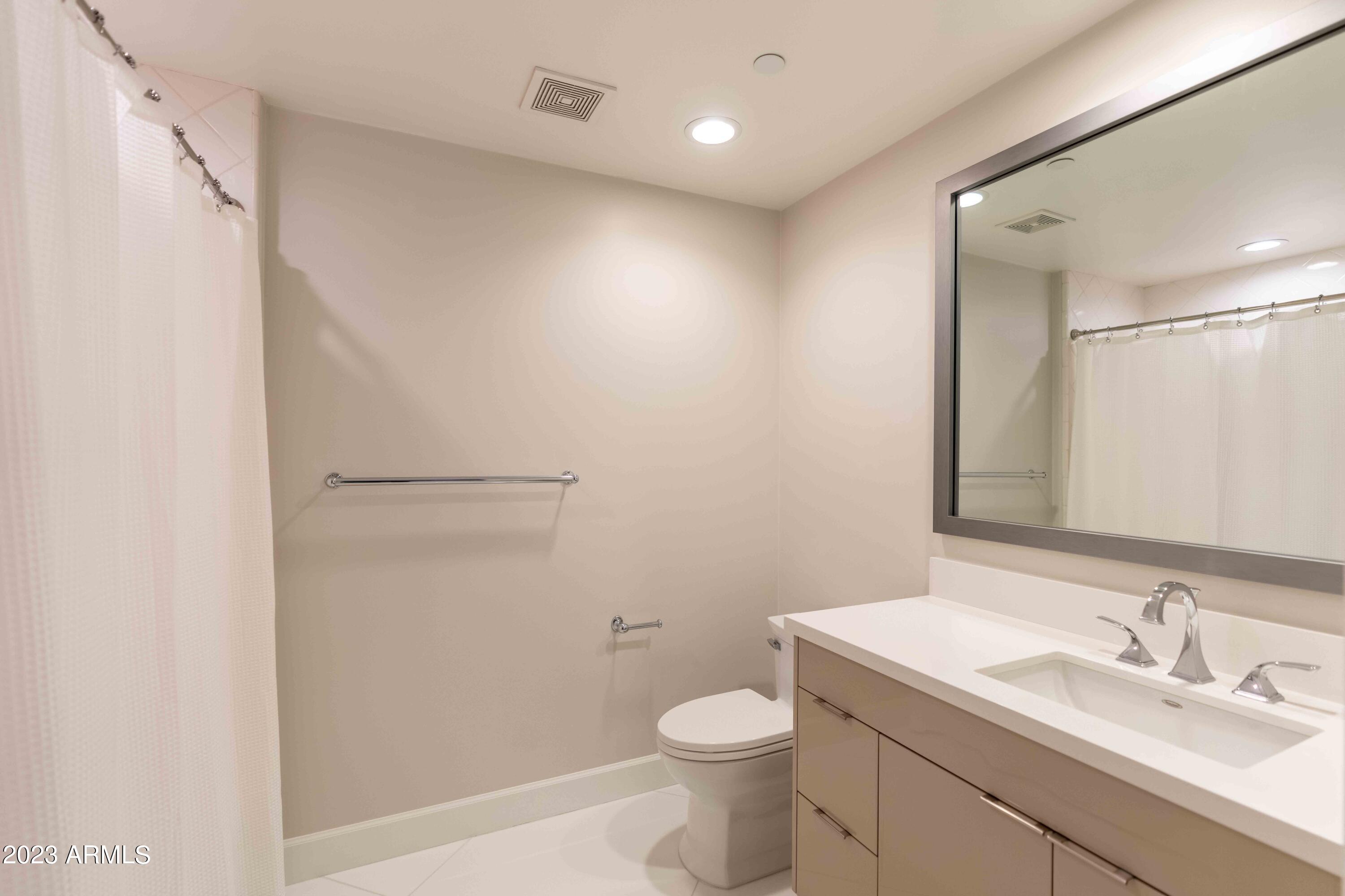 SCOTTSDALE WATERFRONT RESIDENCES - Residential