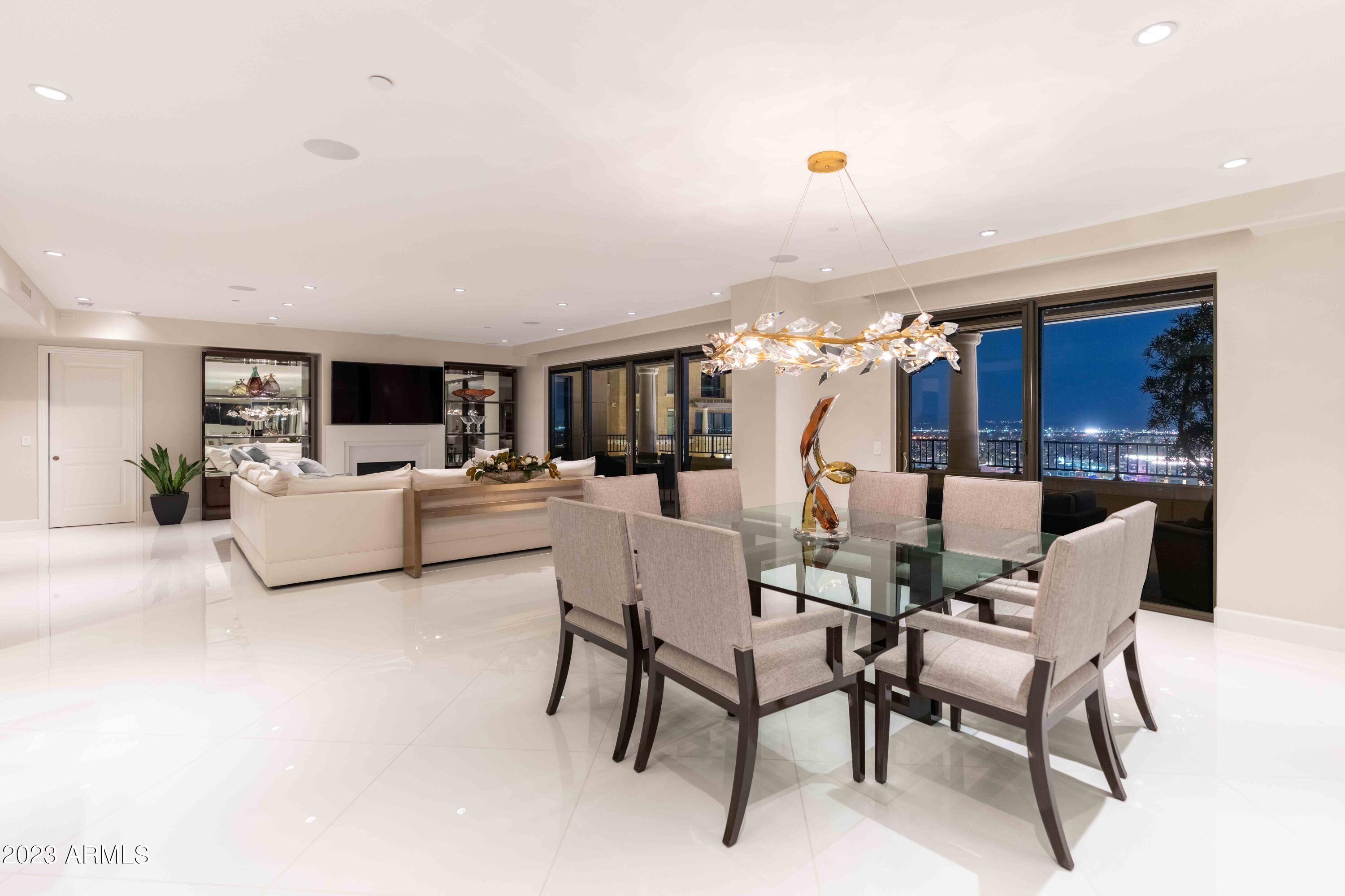 SCOTTSDALE WATERFRONT RESIDENCES - Residential