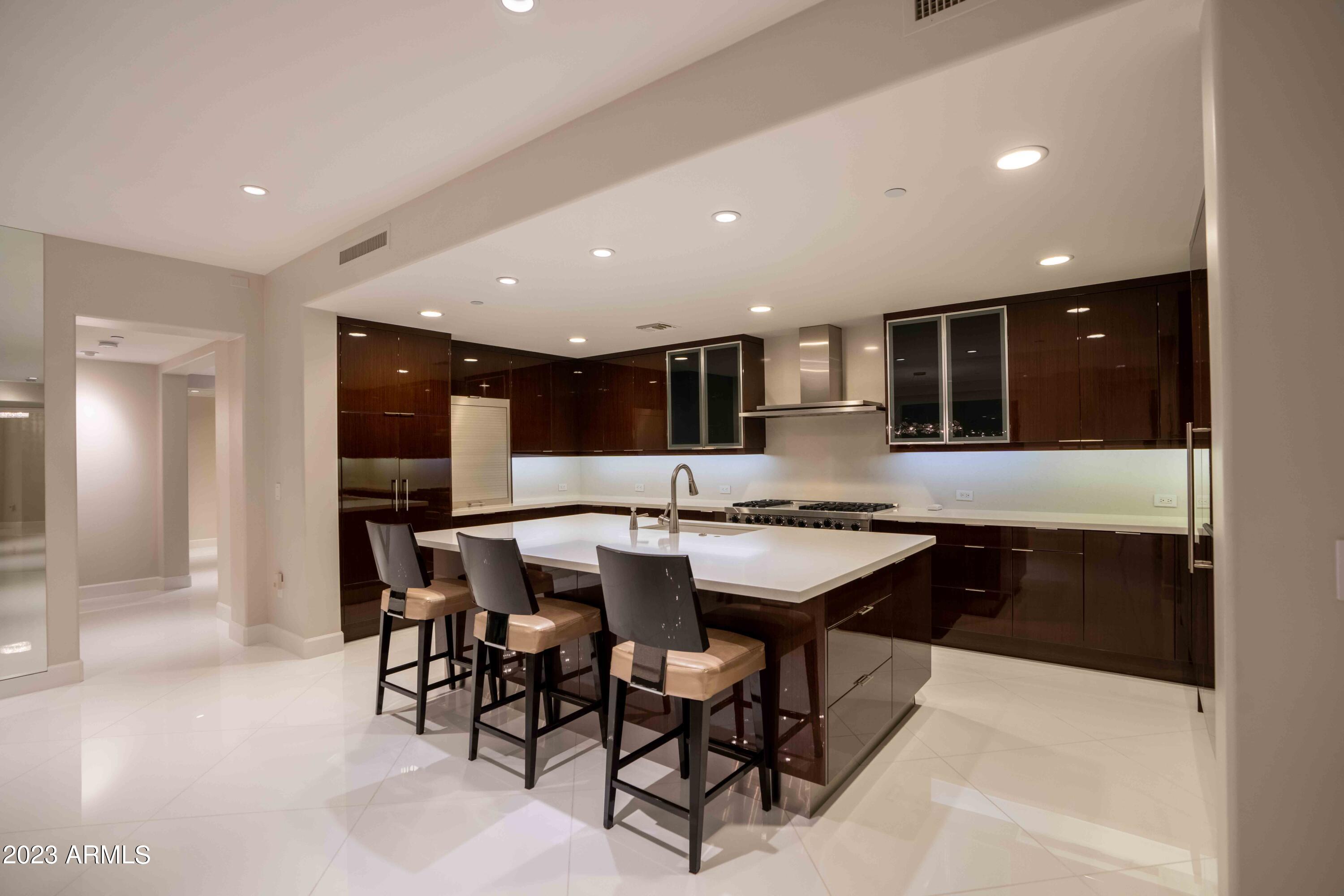 SCOTTSDALE WATERFRONT RESIDENCES - Residential