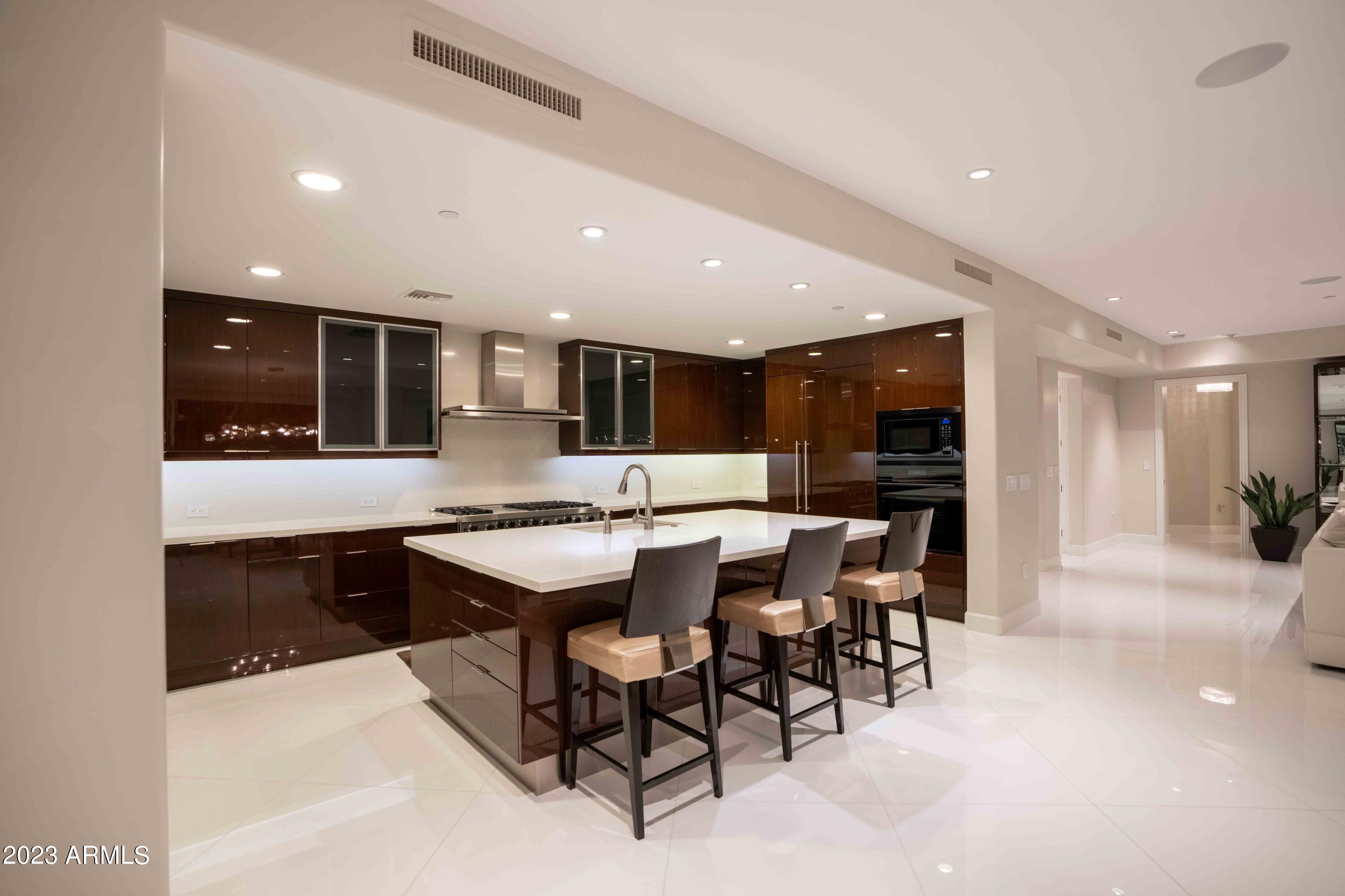 SCOTTSDALE WATERFRONT RESIDENCES - Residential