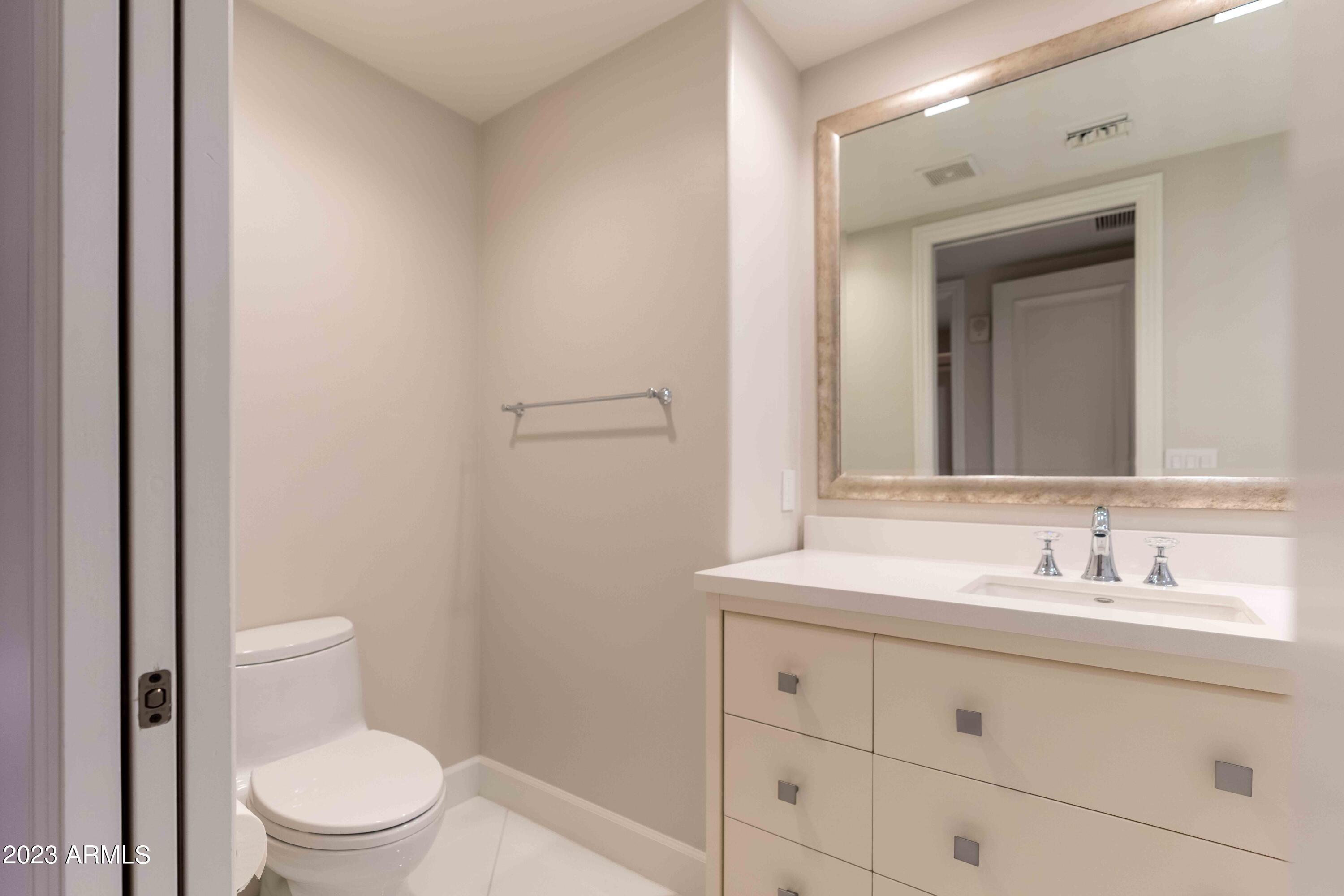 SCOTTSDALE WATERFRONT RESIDENCES - Residential